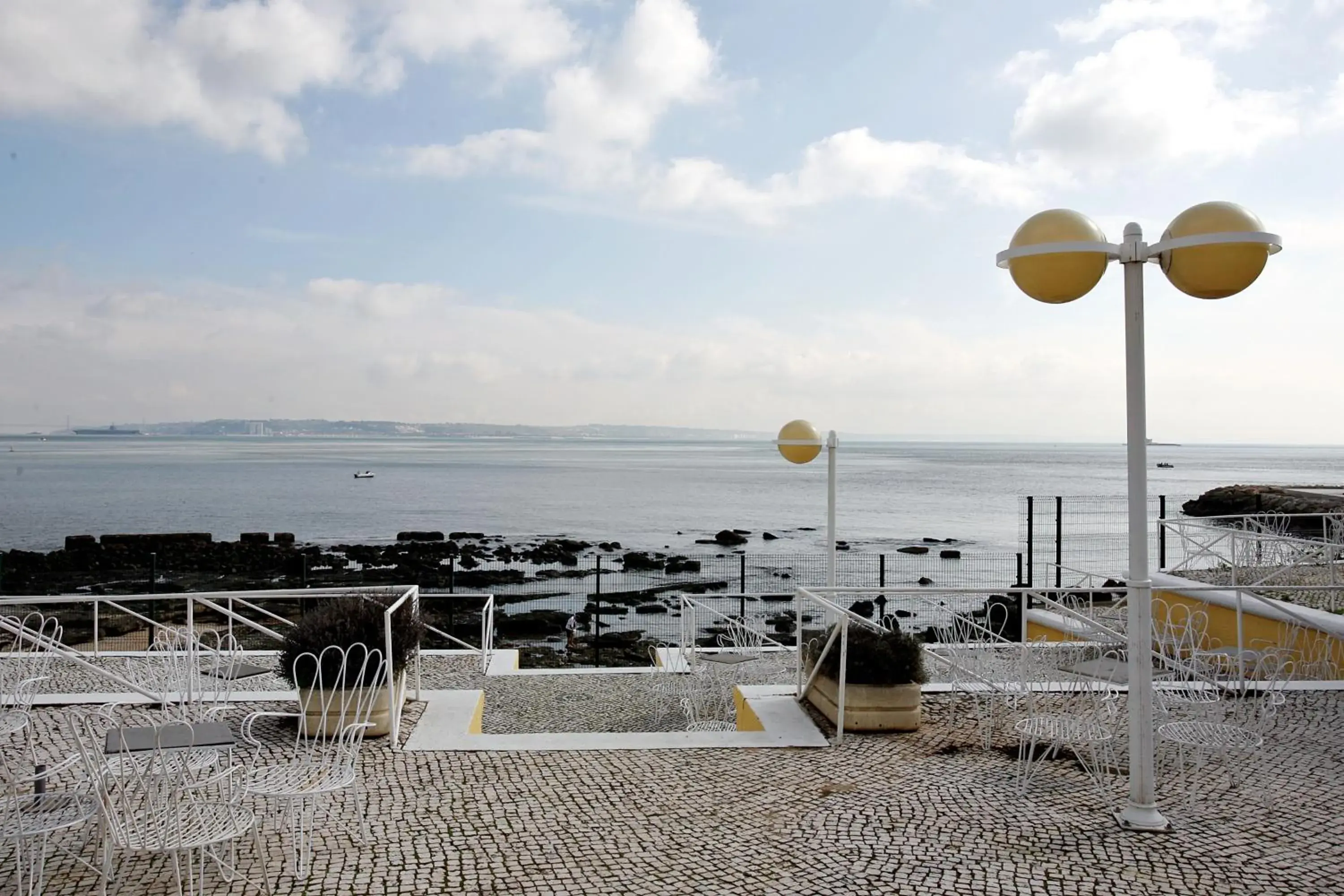 Restaurant/places to eat, Beach in INATEL Oeiras