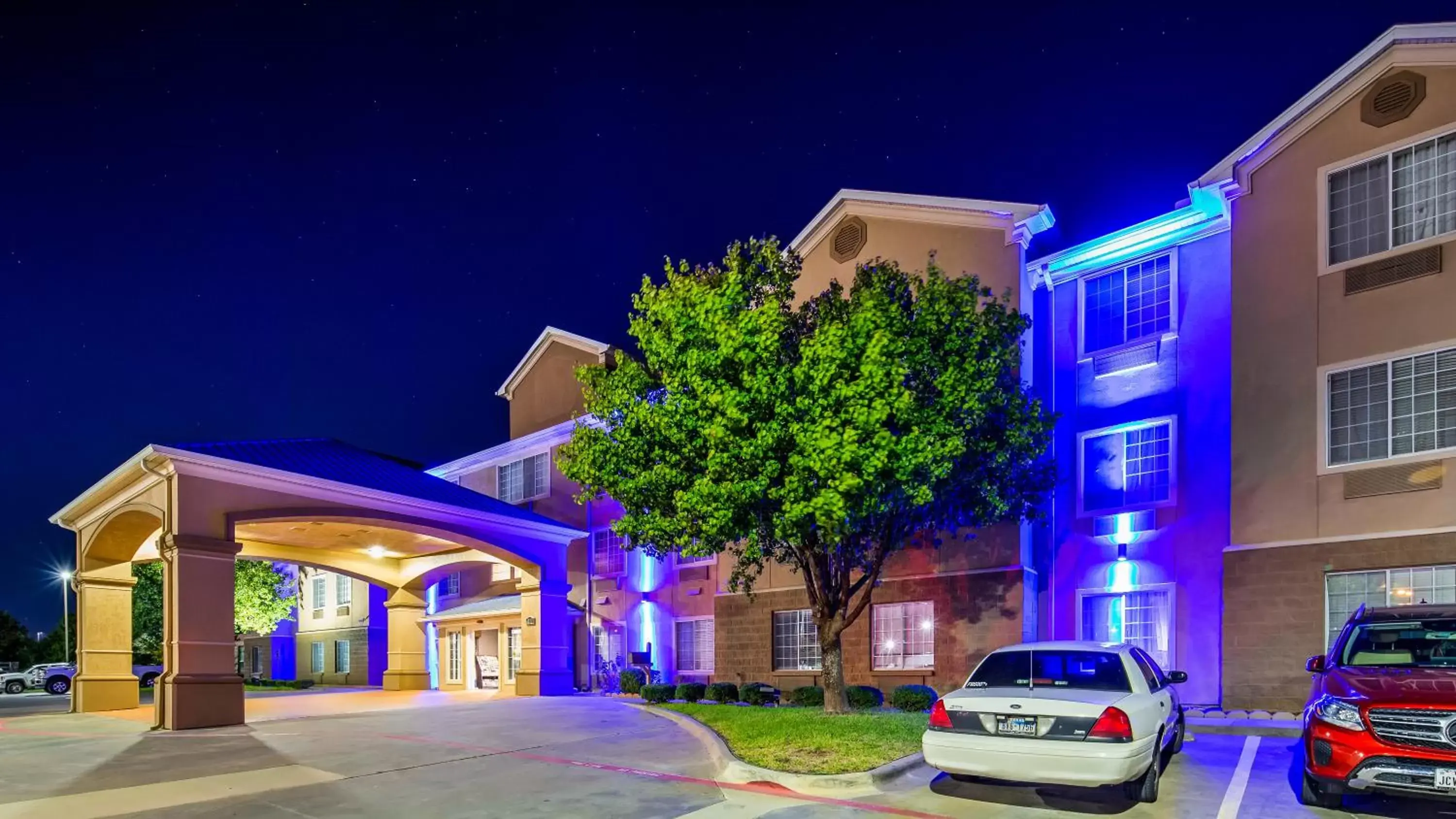 Facade/entrance, Property Building in Best Western Plus Cutting Horse Inn & Suites