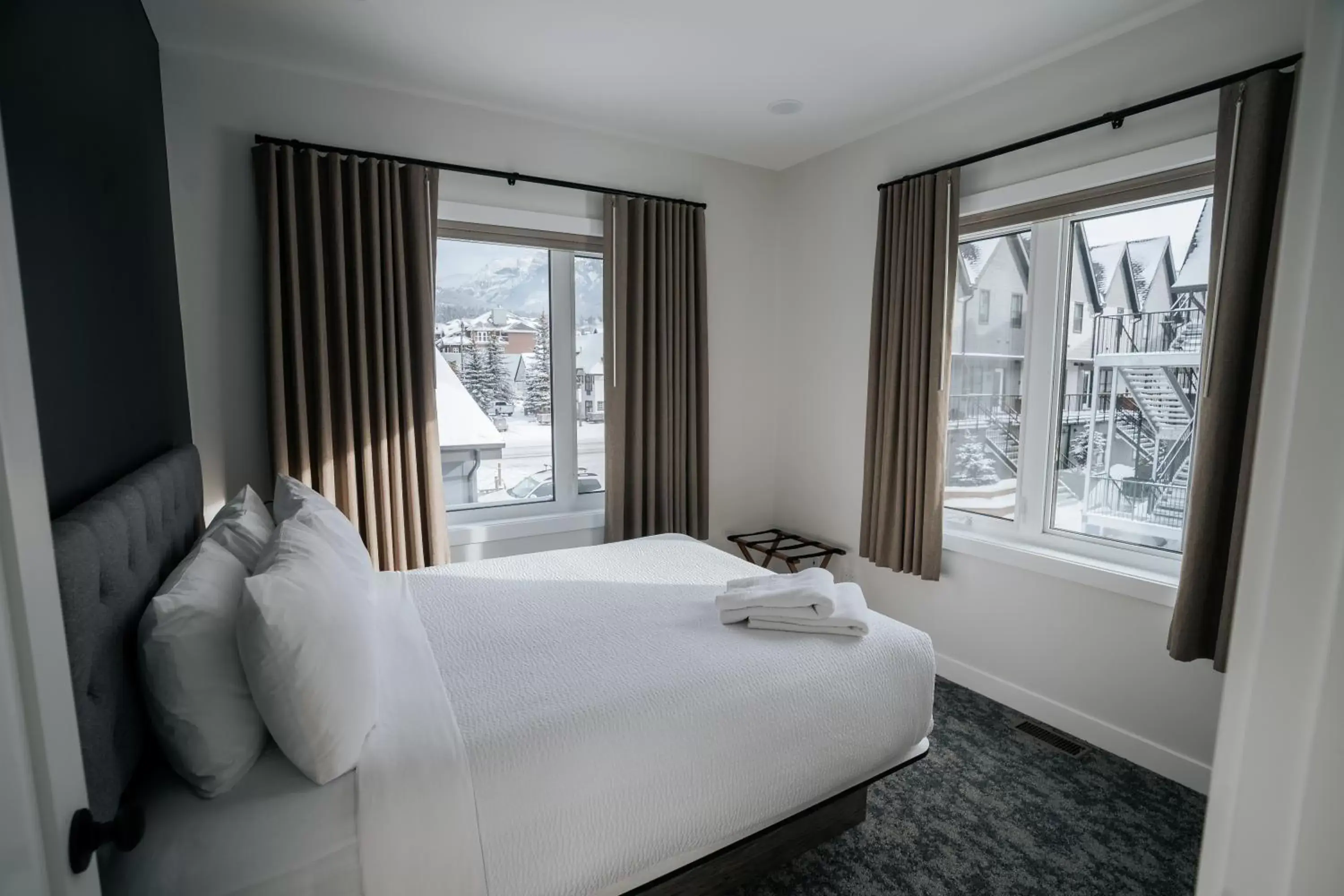 Bathroom, Bed in Basecamp Resorts Canmore