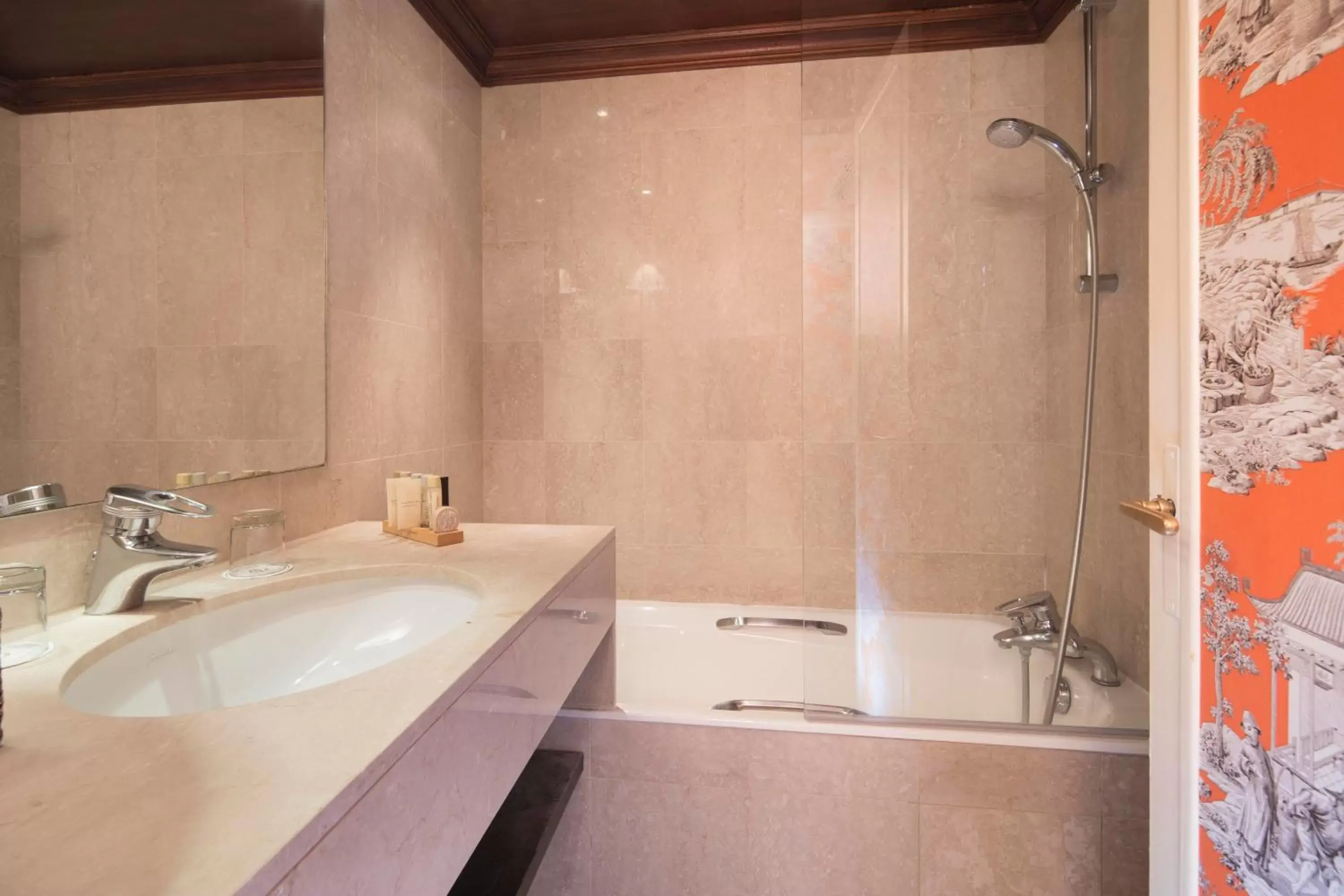 Bathroom in Hôtel du Danube Saint Germain