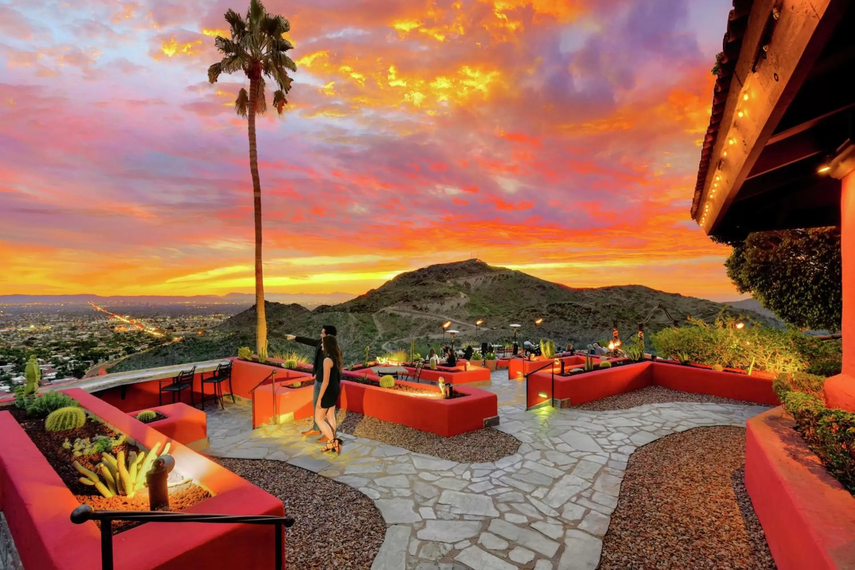 Dining area in Hilton Phoenix Tapatio Cliffs Resort