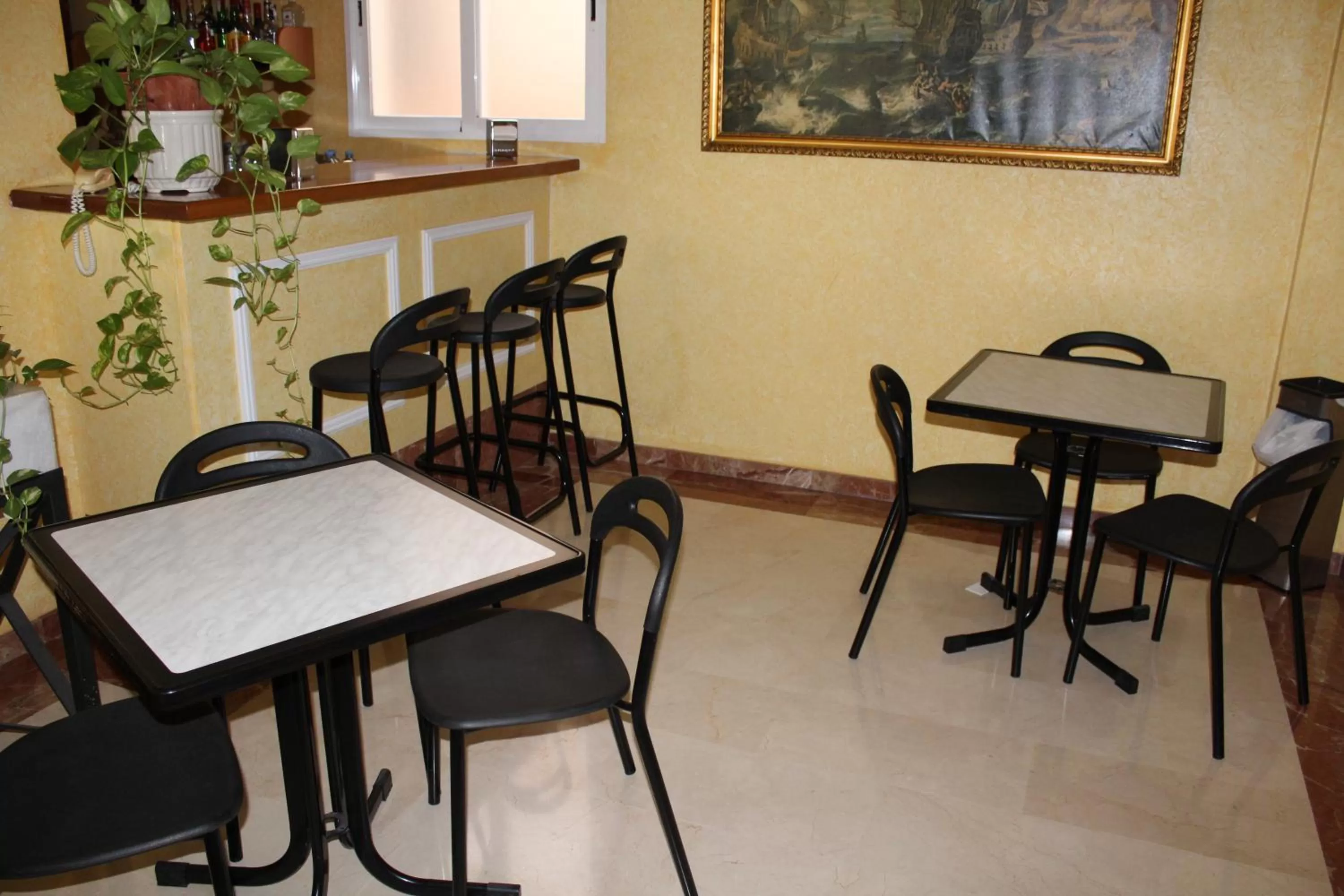 Lounge or bar, Restaurant/Places to Eat in Hotel Albohera