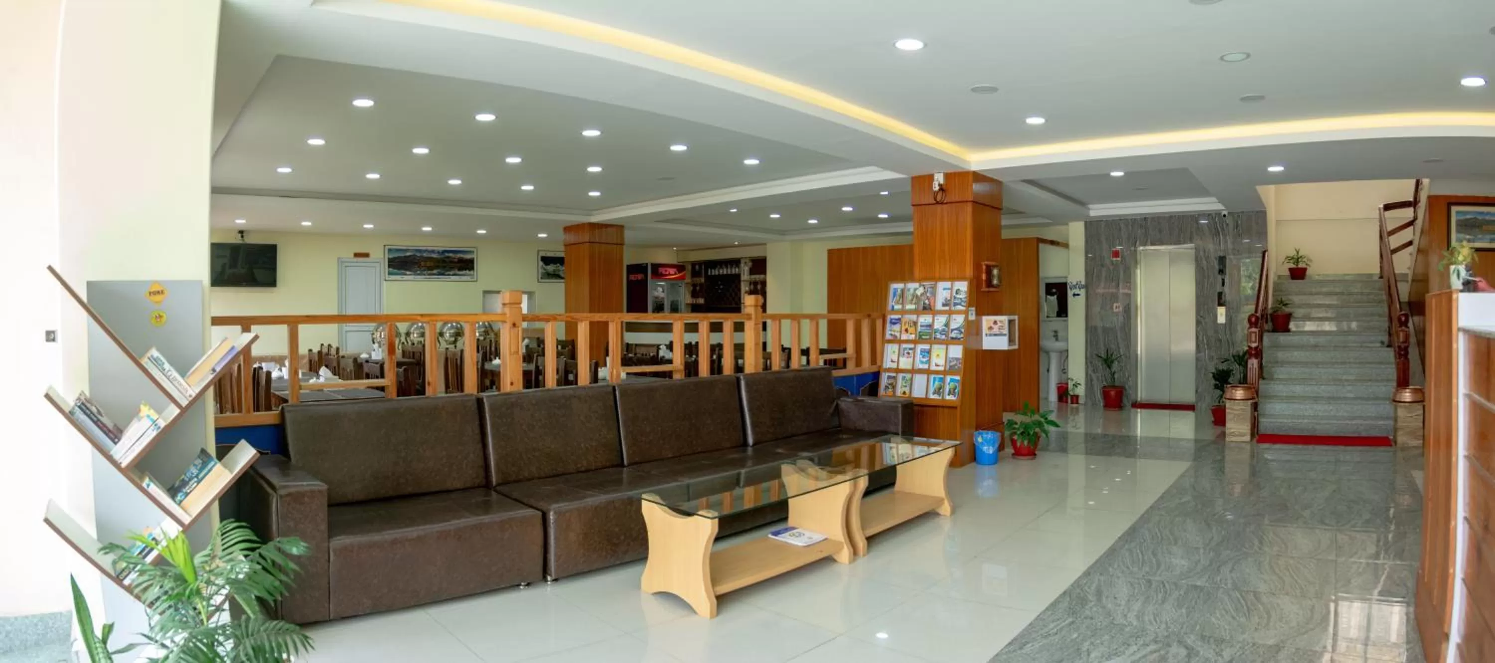 Restaurant/places to eat in Hotel Elegant