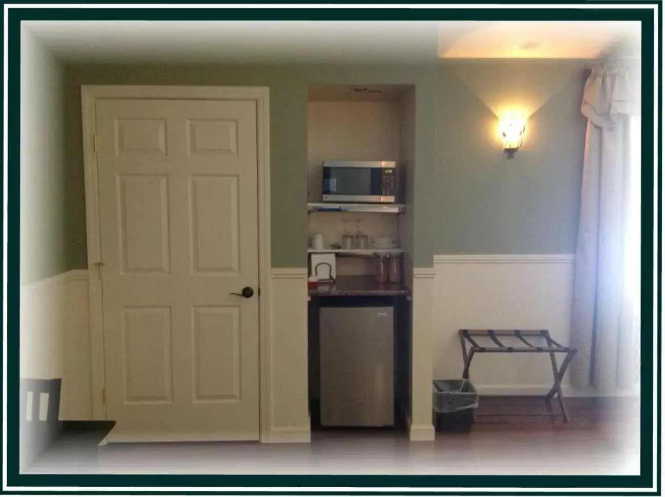 Kitchen/Kitchenette in Boardwalk Inn