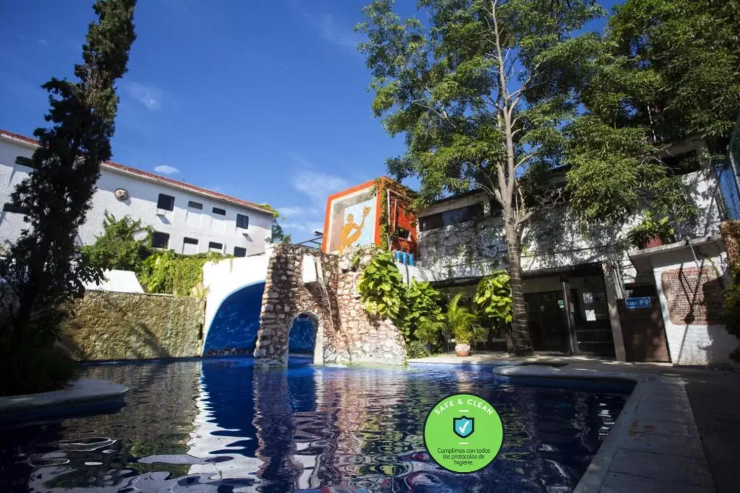 Swimming Pool in Hotel Xbalamqué & Spa Cancún Centro