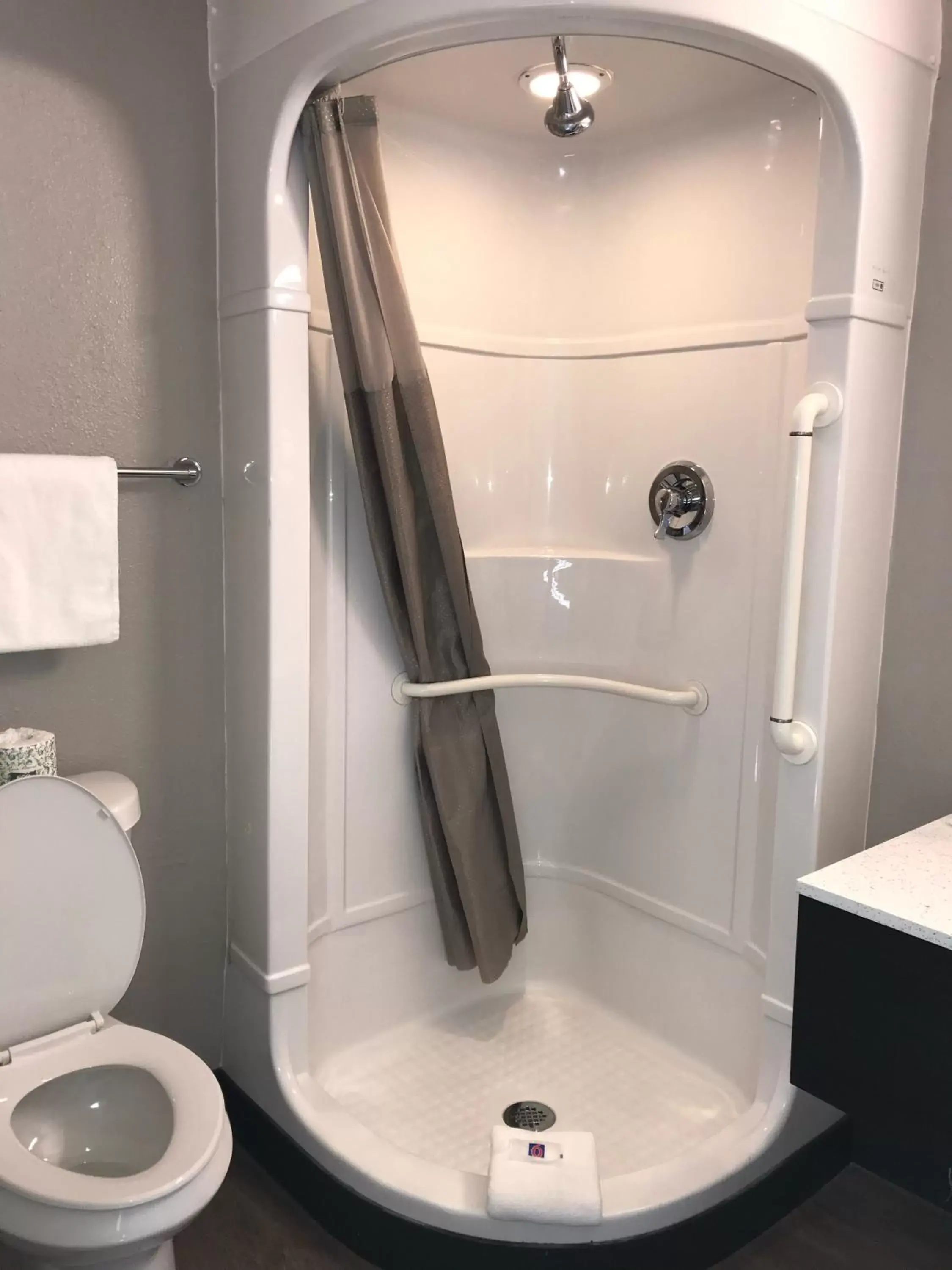 Shower, Bathroom in Motel 6-Fort Wayne, IN