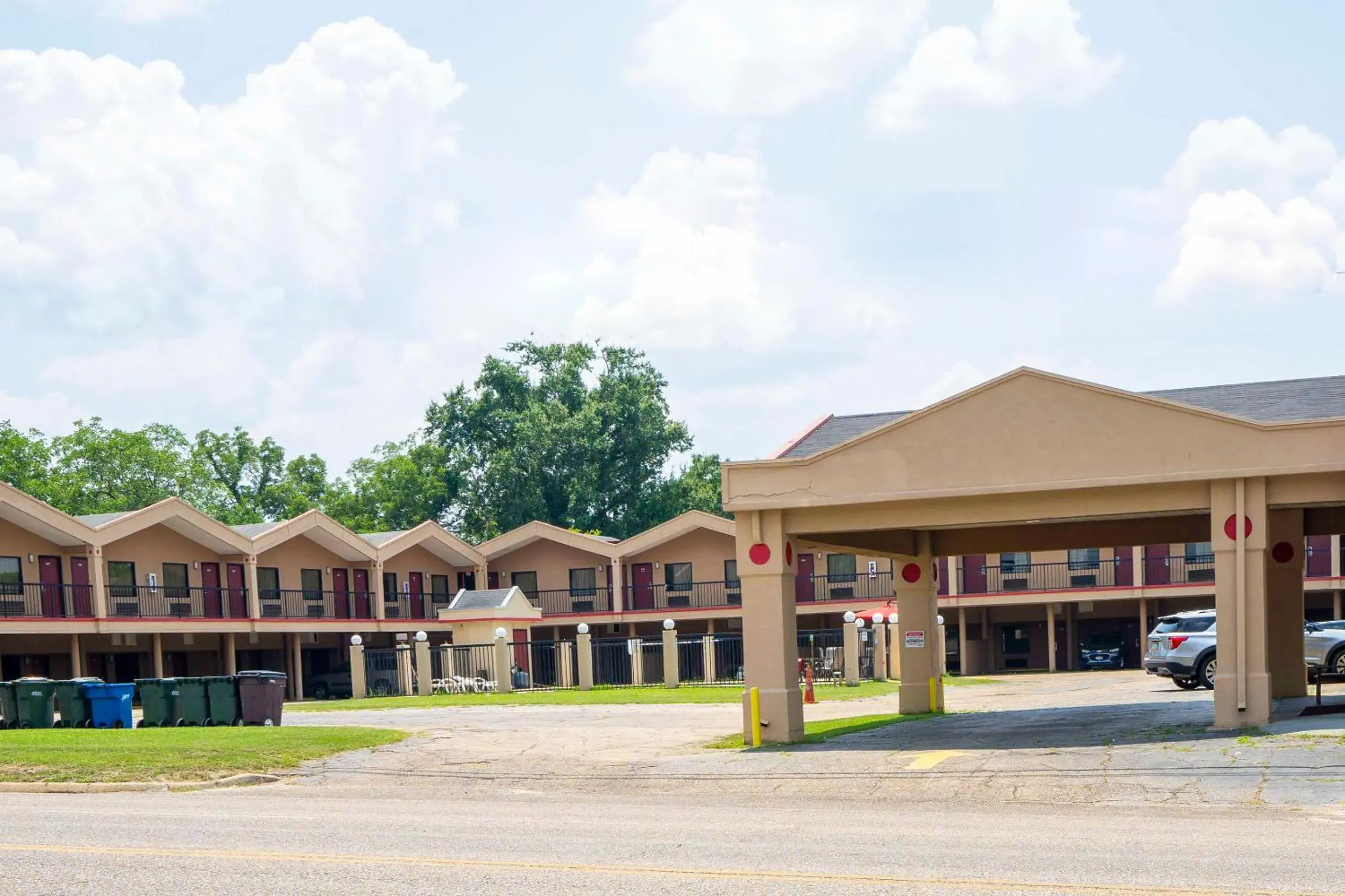 Property Building in OYO Hotel Opp AL, Floral Hwy