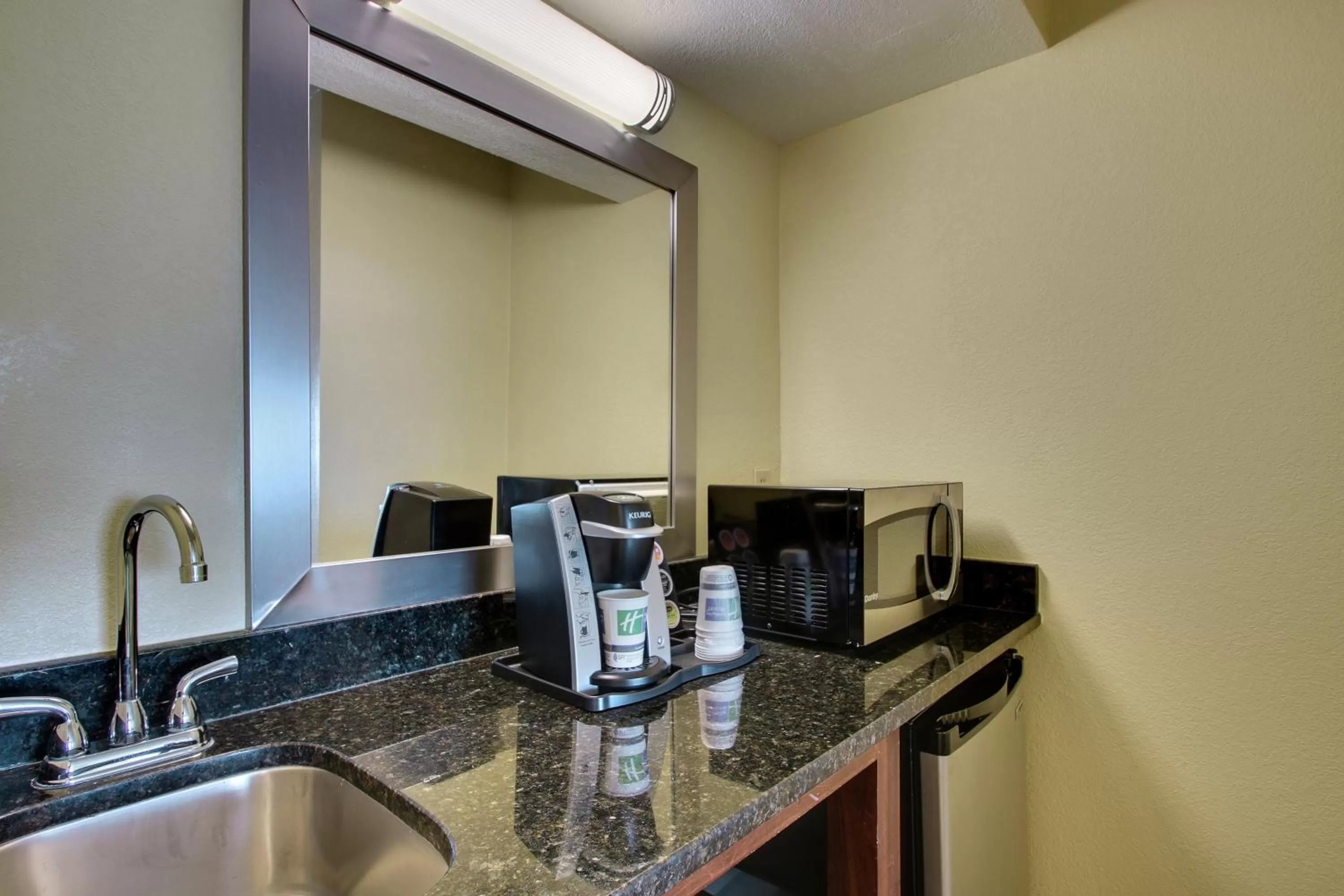 Photo of the whole room in Holiday Inn Resort Orlando - Lake Buena Vista by IHG