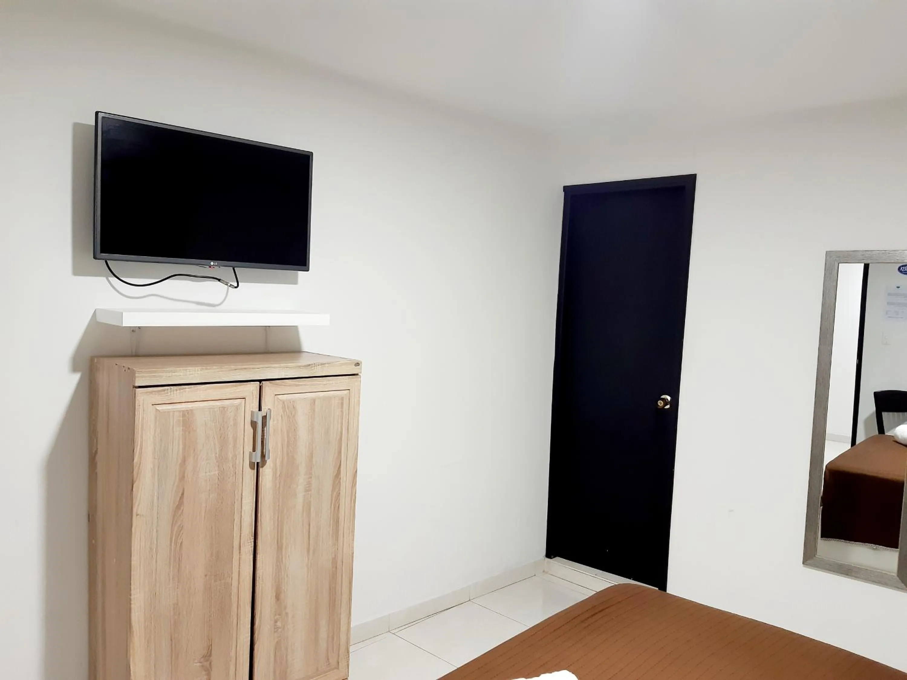 TV and multimedia, Bed in Blue Emerald Inn