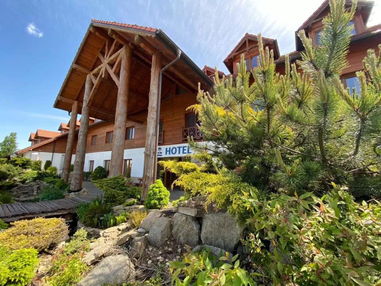 Facade/entrance in HOTEL CICHA WODA NIEPORĘT