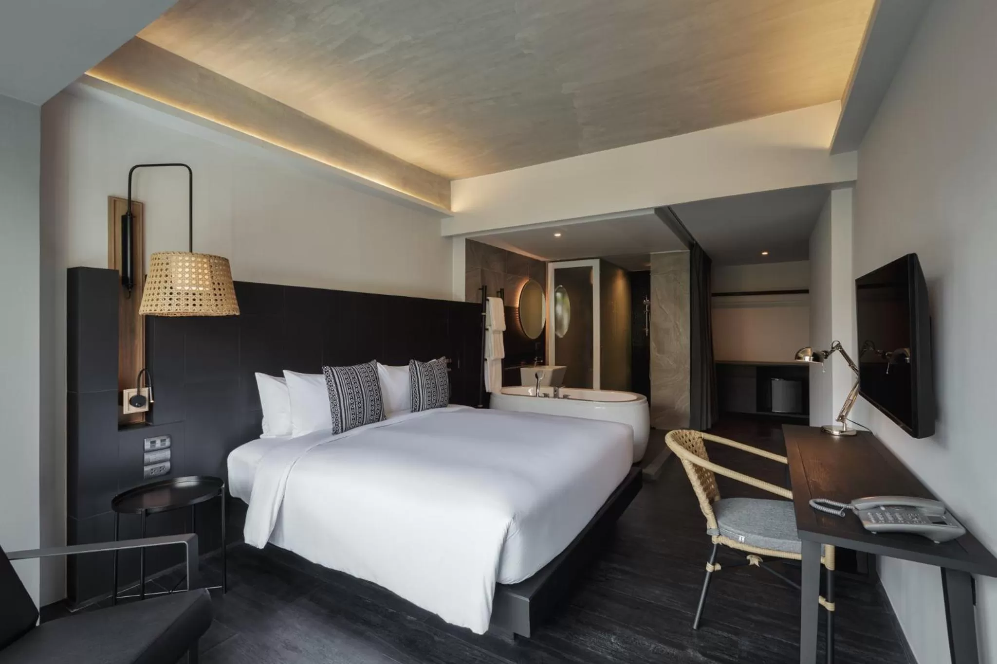 Shower, Bed in KIRI HOTEL Chiang Mai