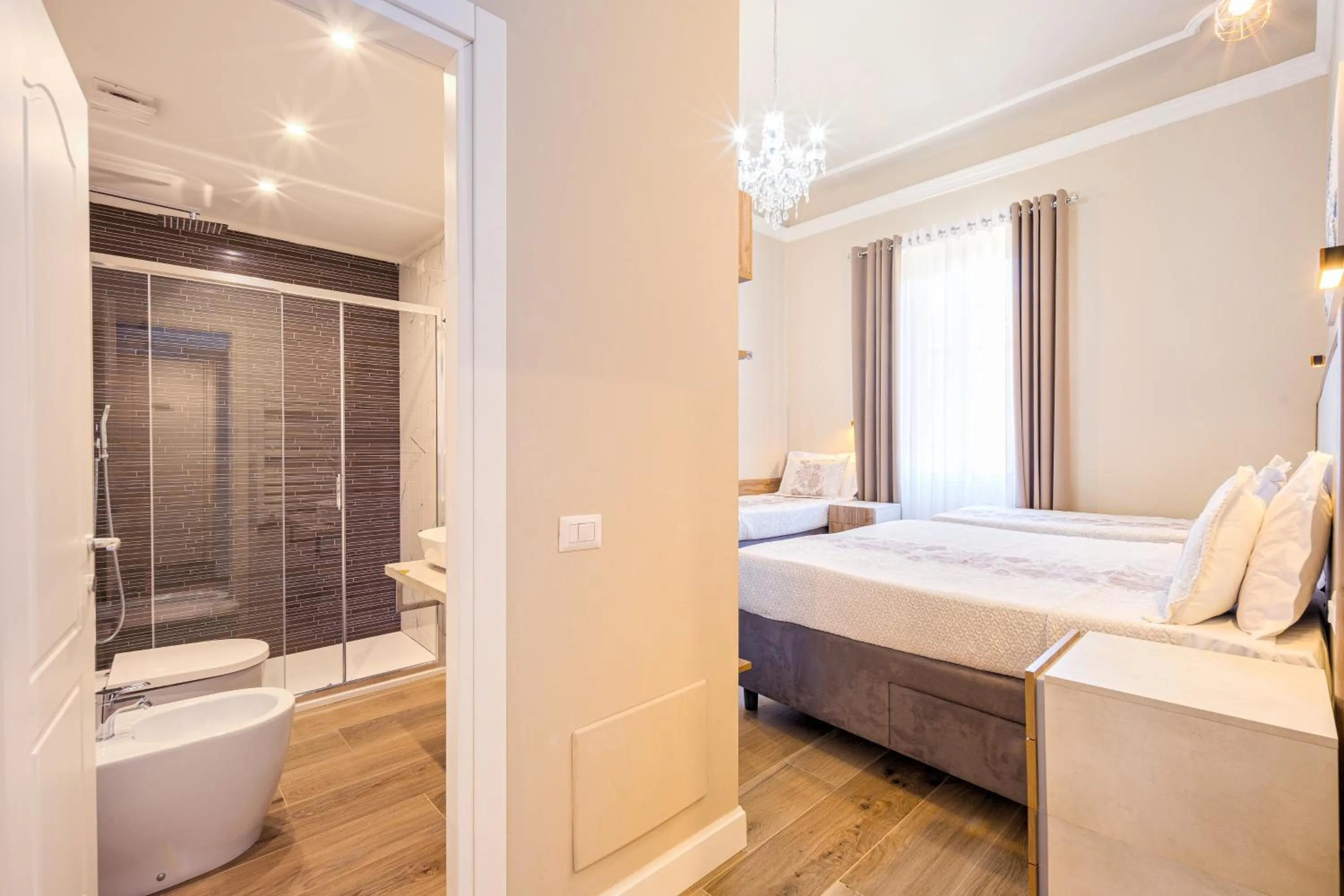 Bathroom, Bed in Hotel Bijou Roof Terrace