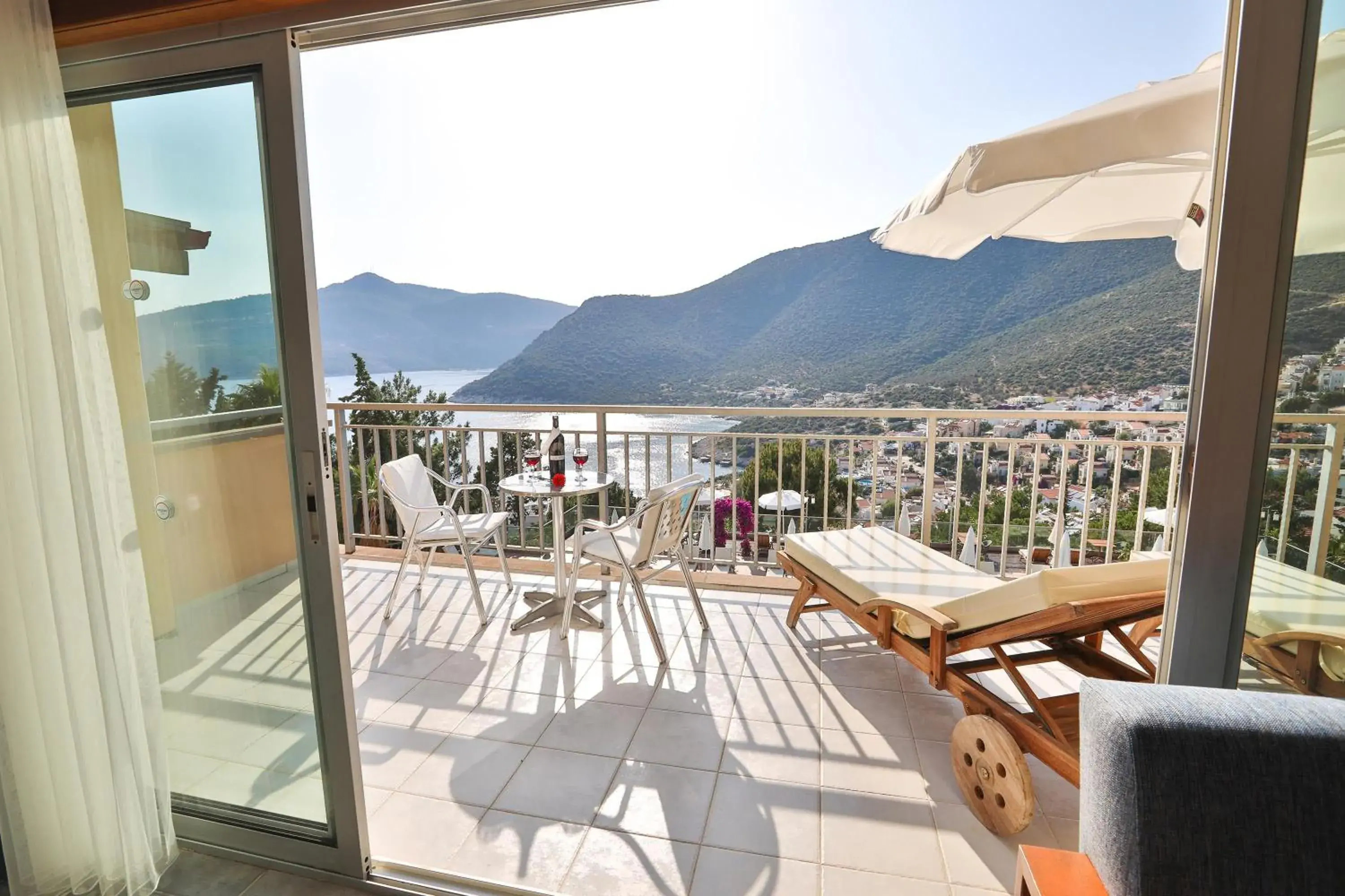 Balcony/Terrace, Mountain View in Happy Hotel