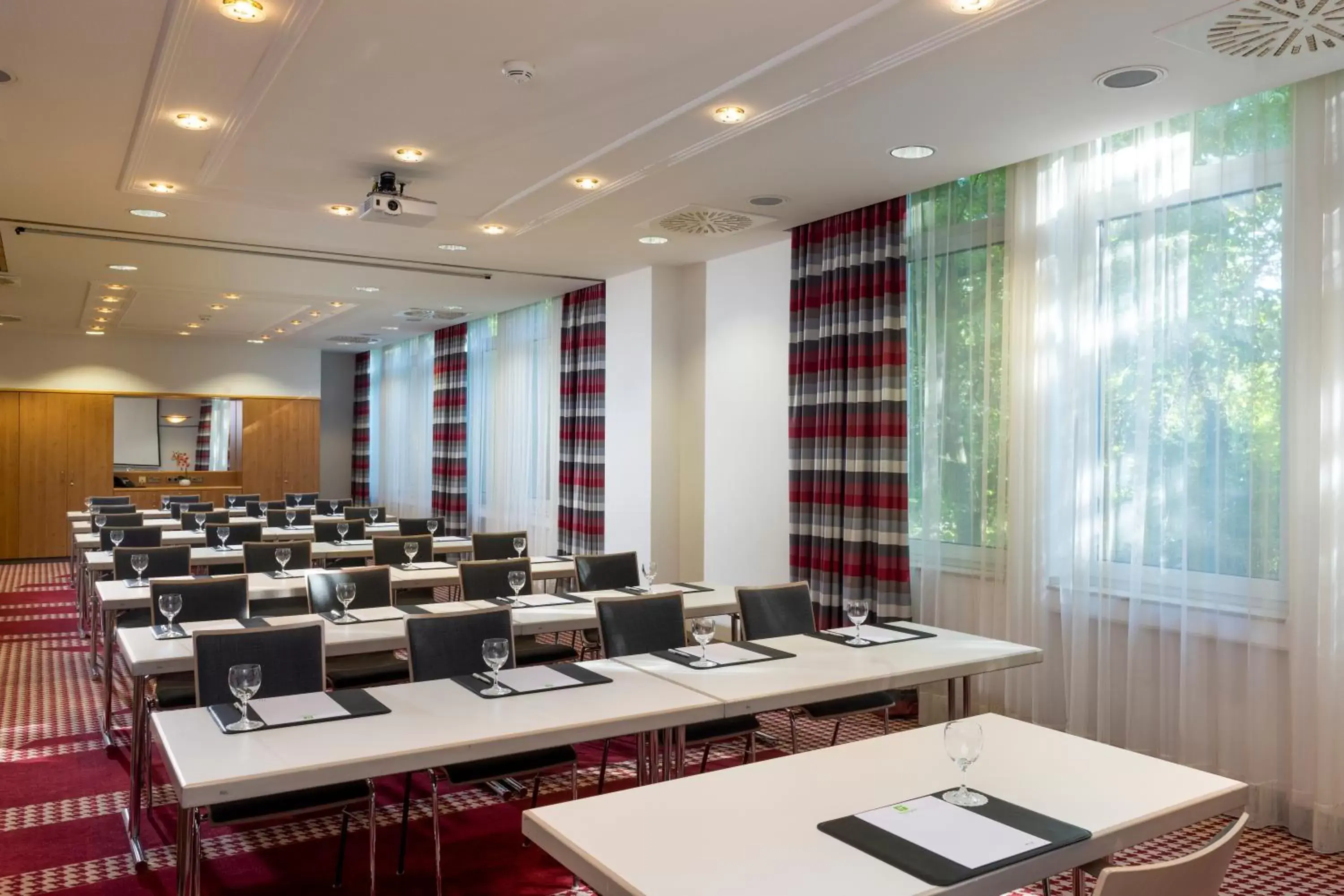 Meeting/conference room in Holiday Inn Frankfurt Airport - Neu-Isenburg, an IHG Hotel