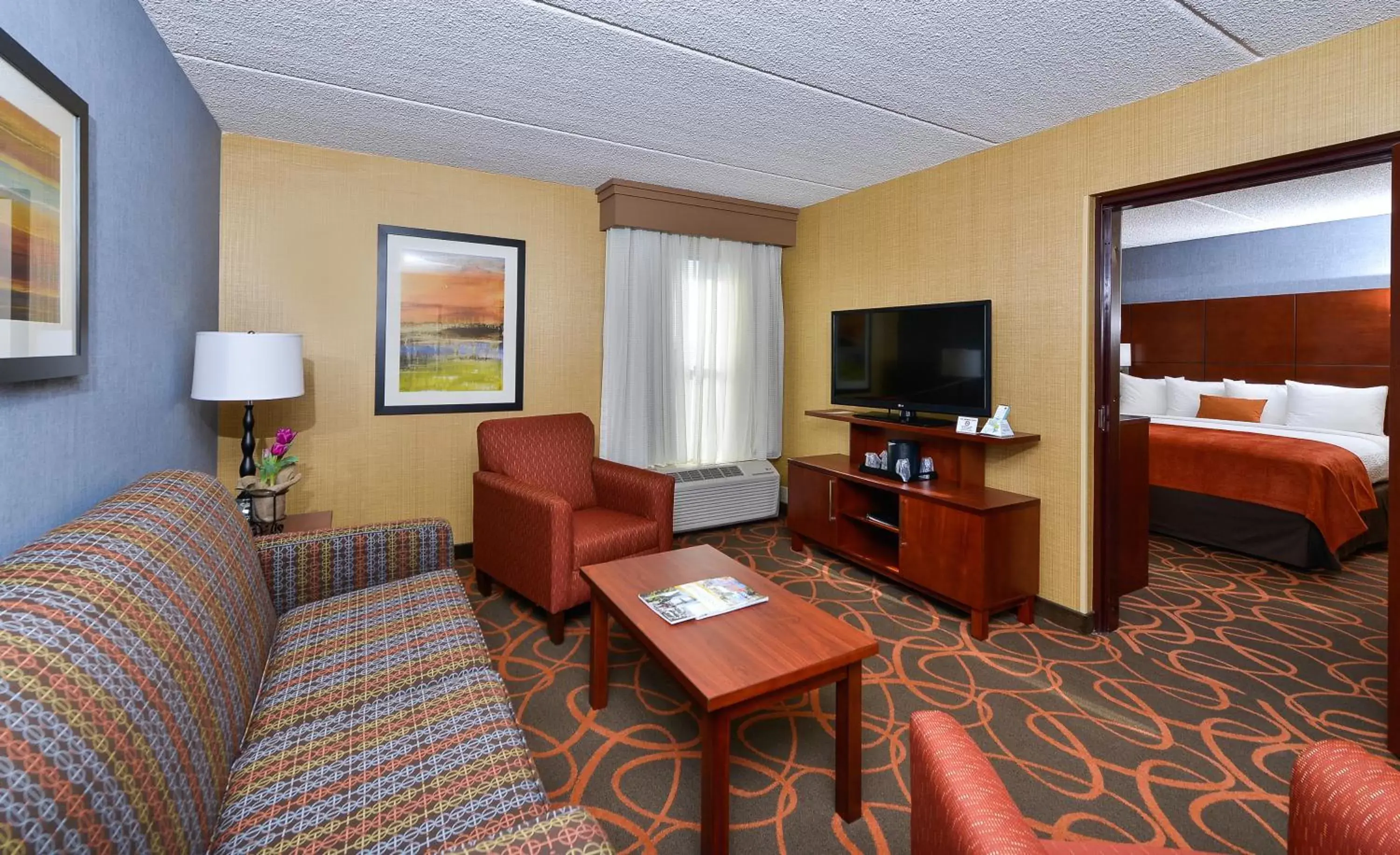 Queen Suite with Two Queen Beds and Sofa Bed - Mobility Access/Non-Smoking in Best Western Plus Fresno Airport Hotel