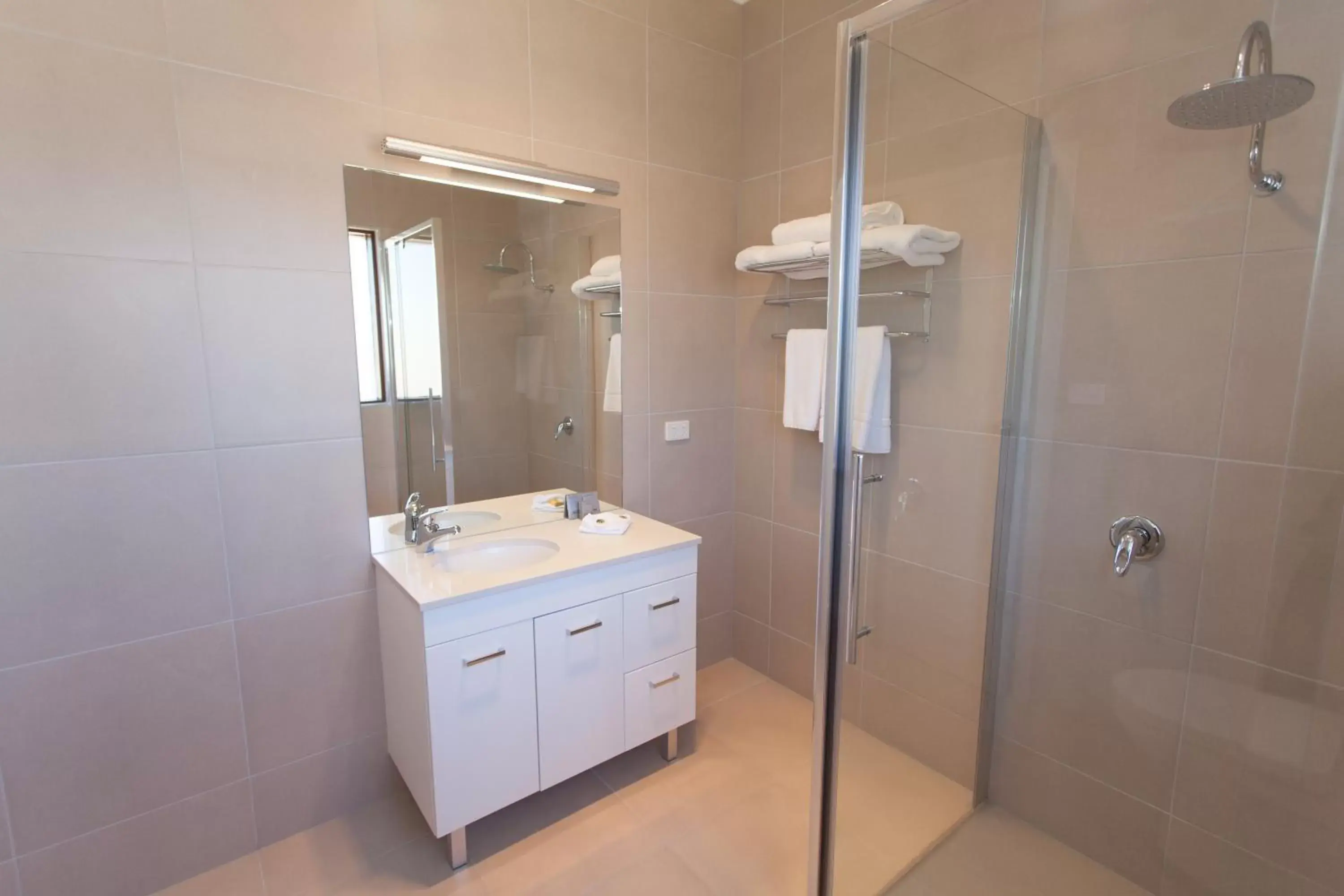 Bathroom in Mercure Port of Echuca