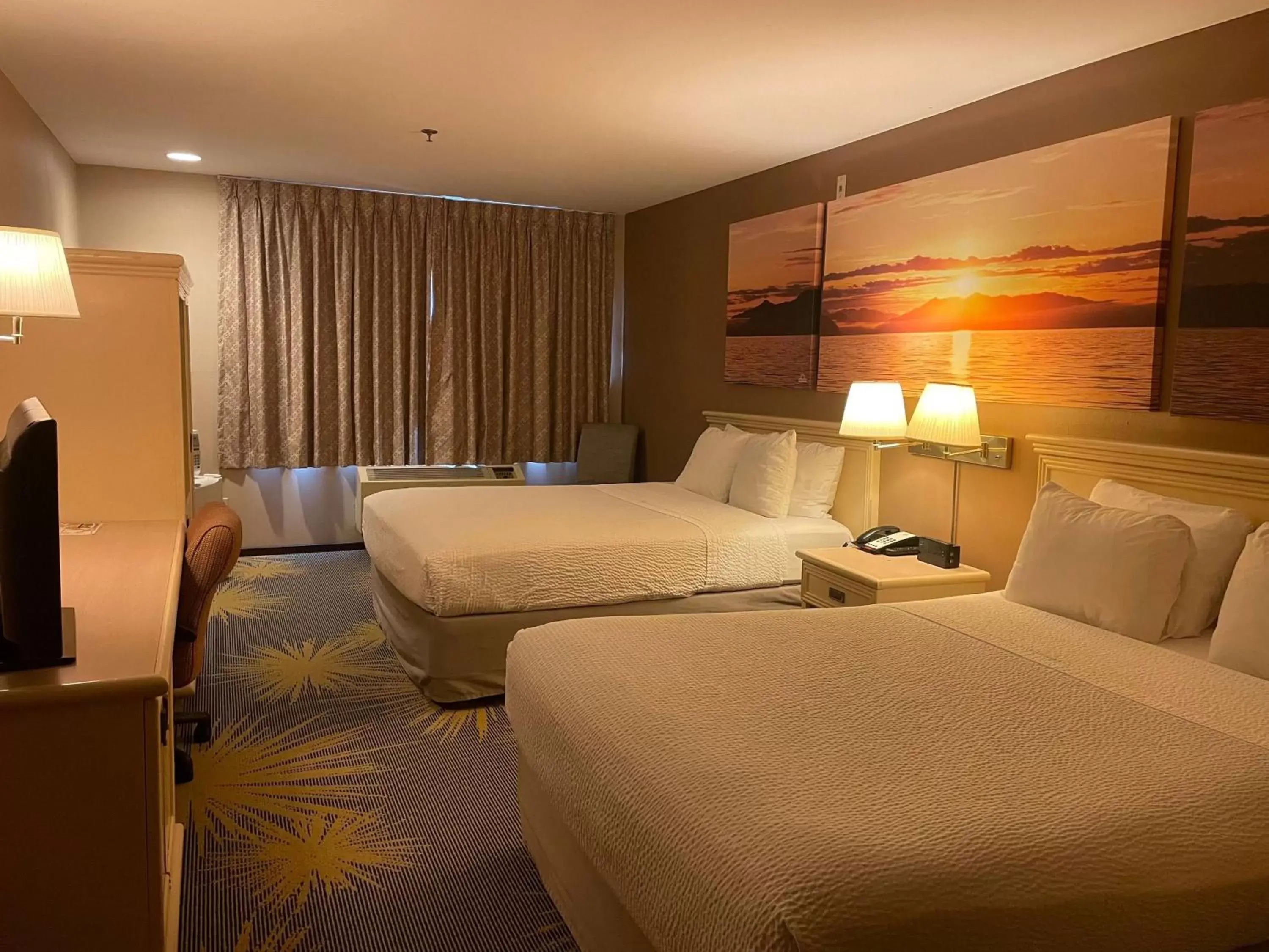 Photo of the whole room, Bed in Days Inn by Wyndham Seatac Airport