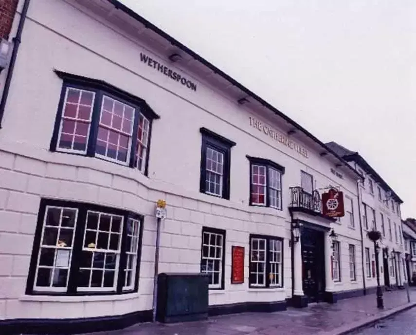 Facade/entrance, Property Building in The Catherine Wheel Wetherspoon Hotel