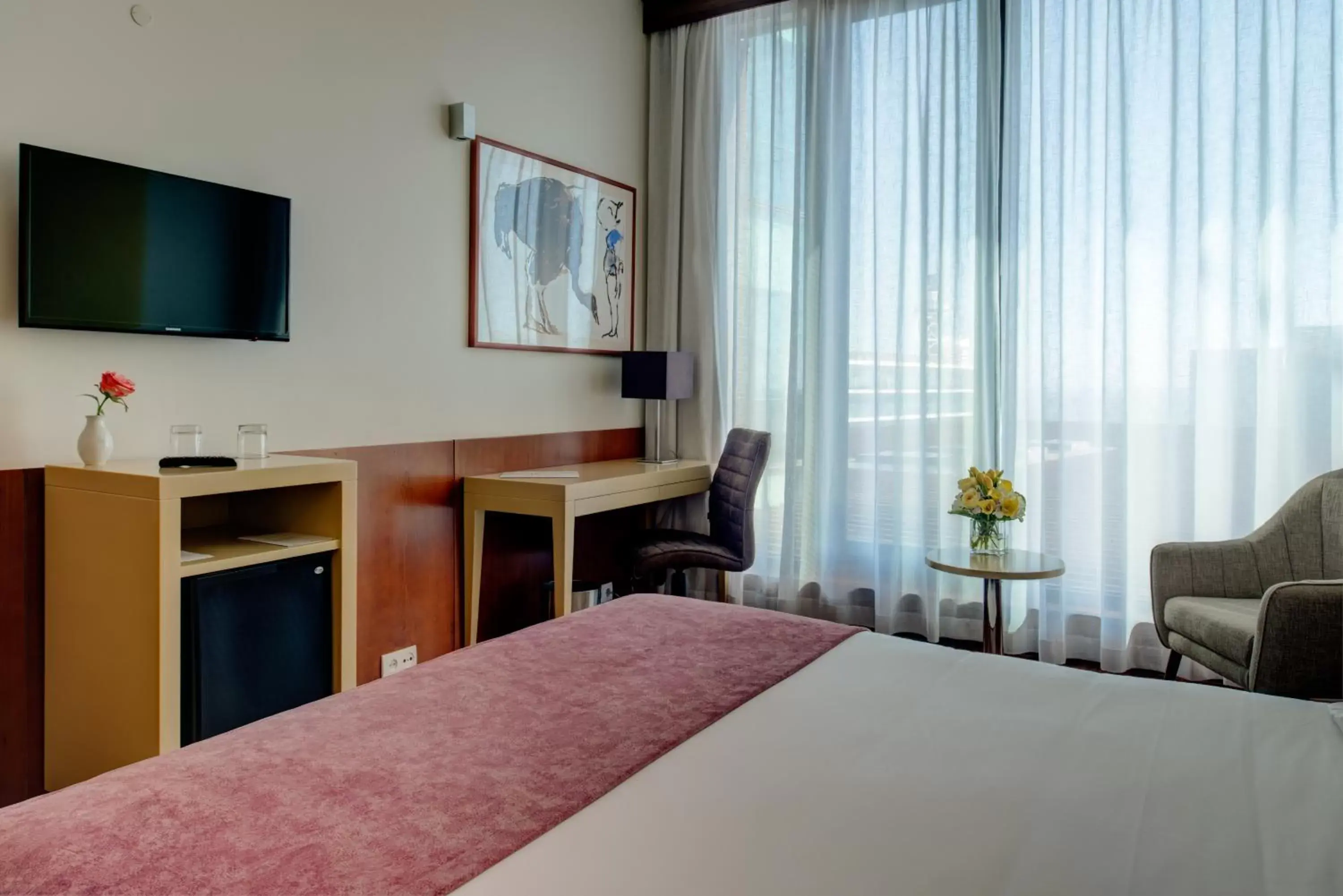 Bedroom, TV/Entertainment Center in VIP Executive Arts Hotel