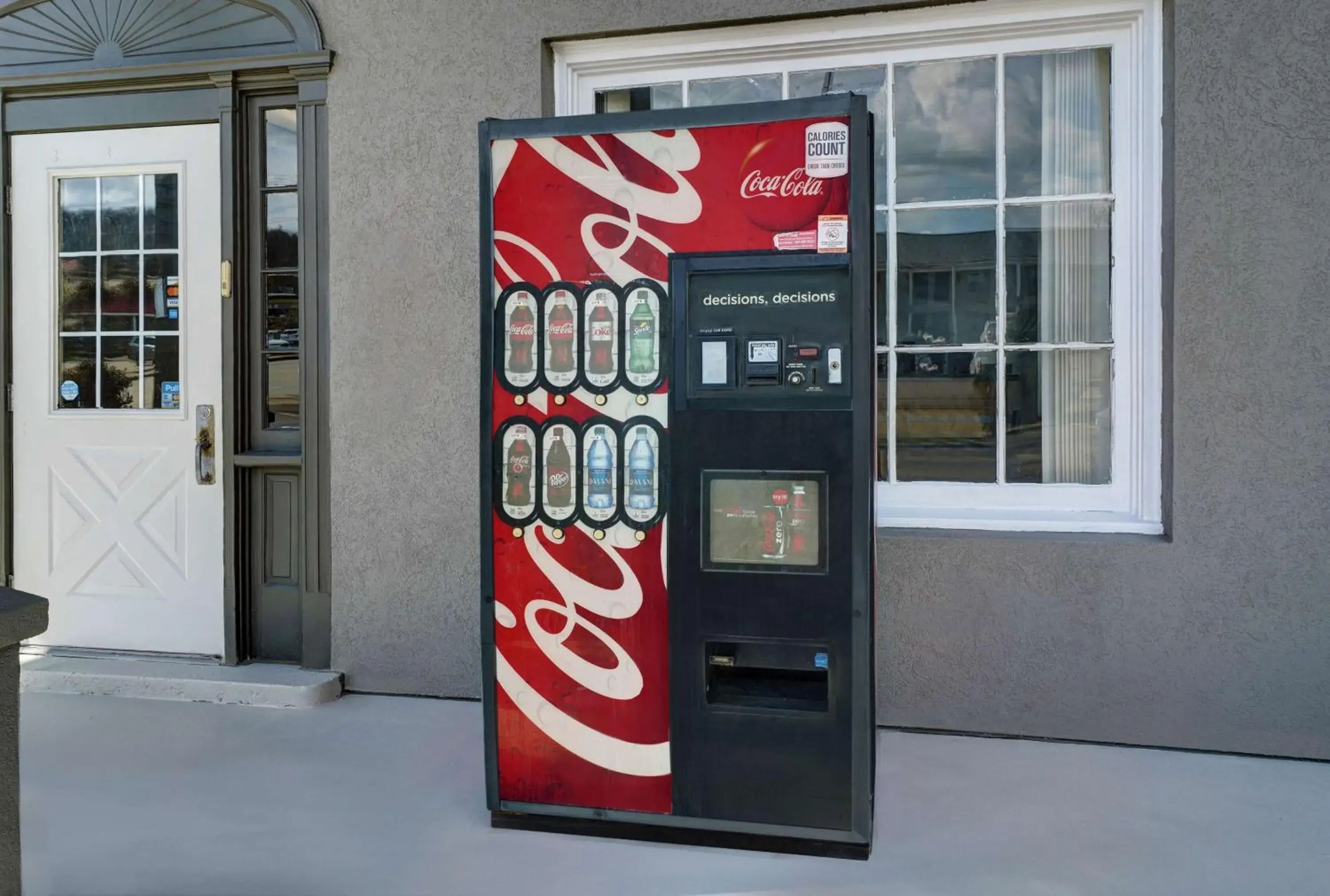 Property building in Motel 6 Washington, PA Property building in Motel 6 Washington, PA