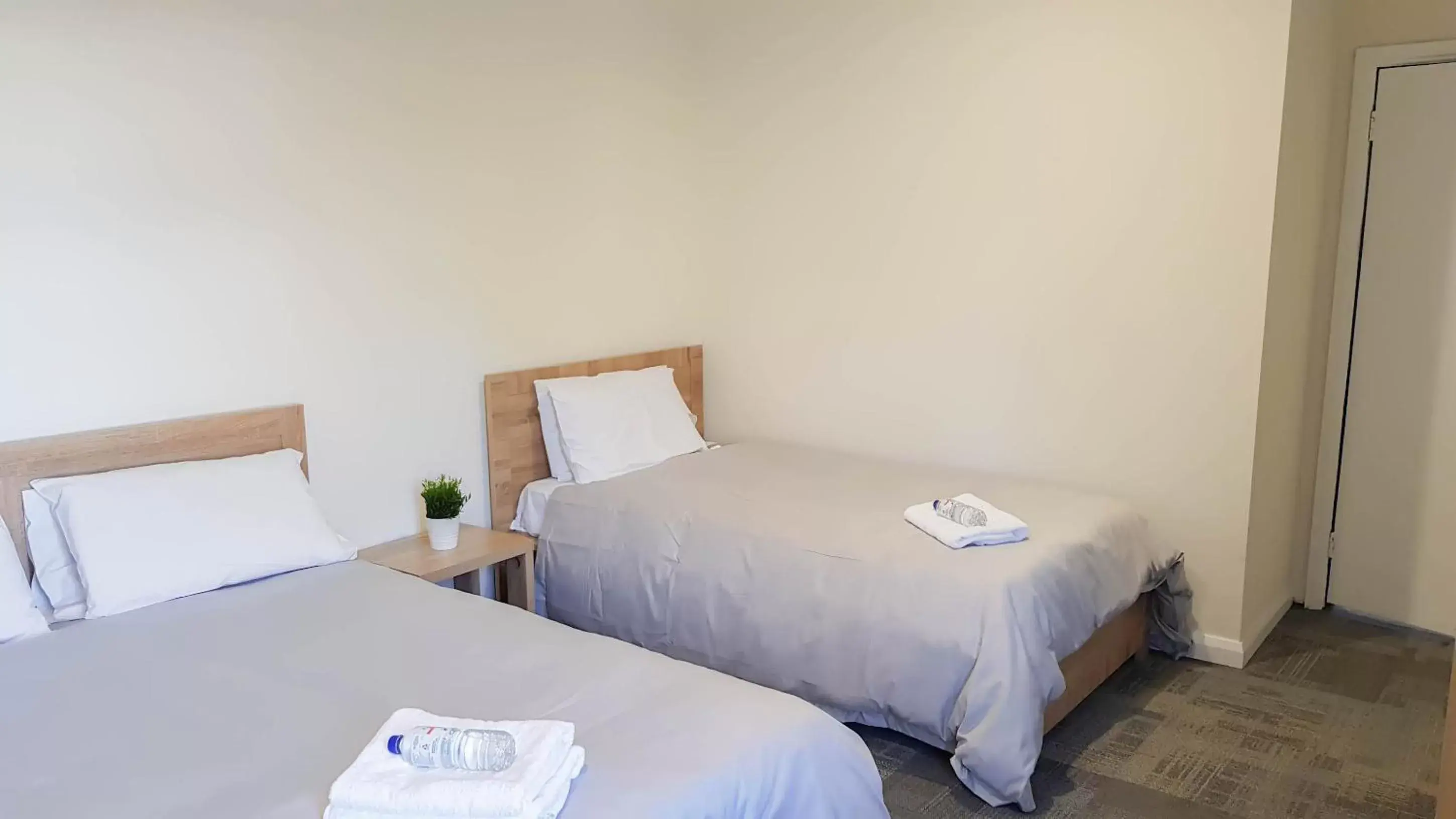 Triple Room with Shared Bathroom in Argyle Hotel Southern Highlands Triple Room with Shared Bathroom in Argyle Hotel Southern Highlands