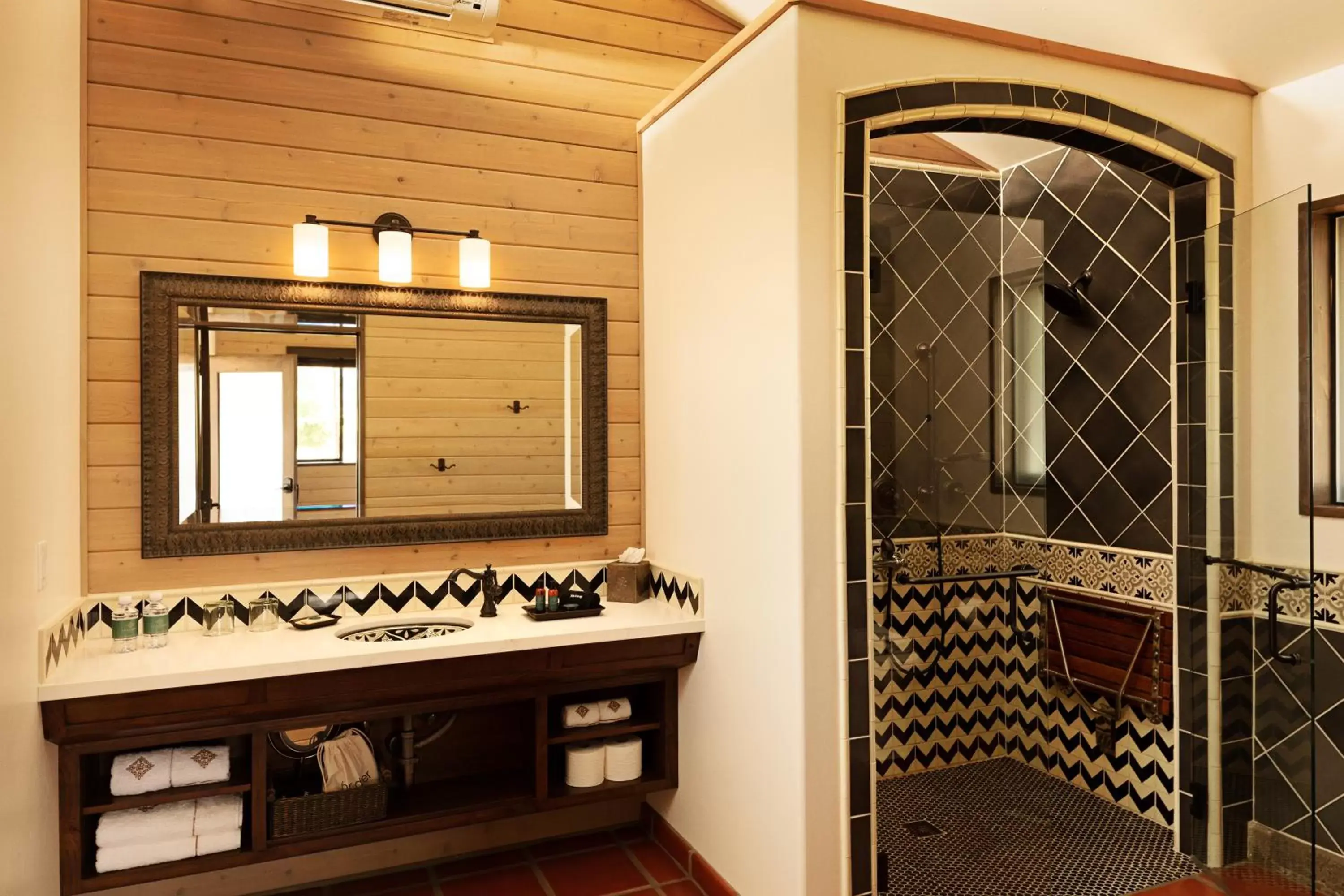 Shower, Bathroom in La Lomita Ranch