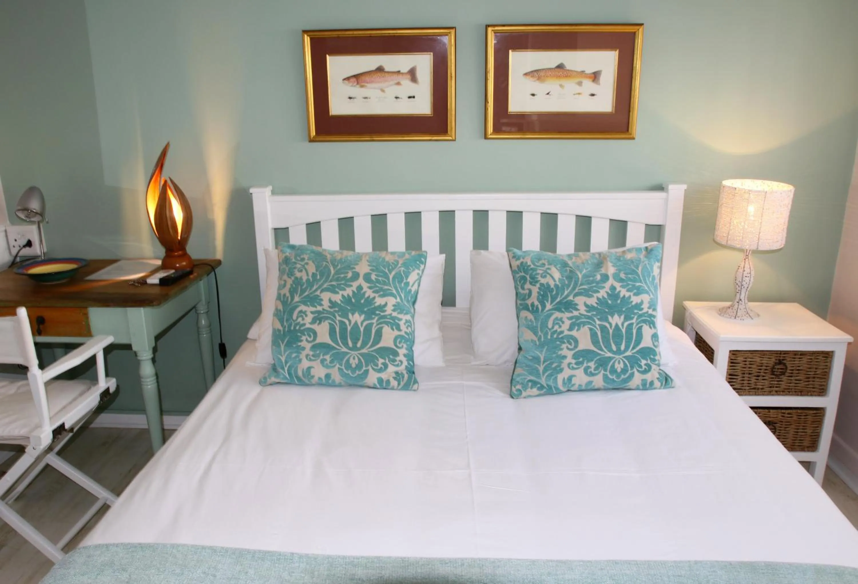 Bed in Dolphin Inn Guesthouse