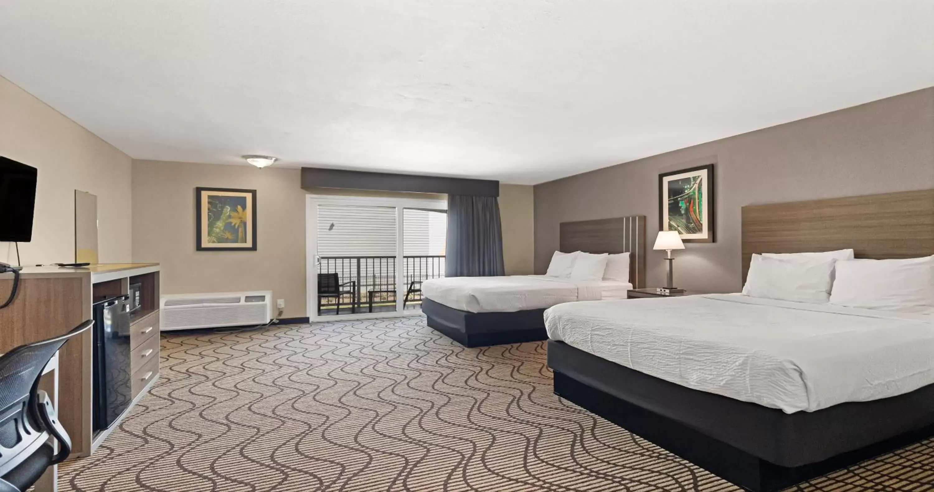 Bed in SureStay Plus Hotel by Best Western Sacramento North