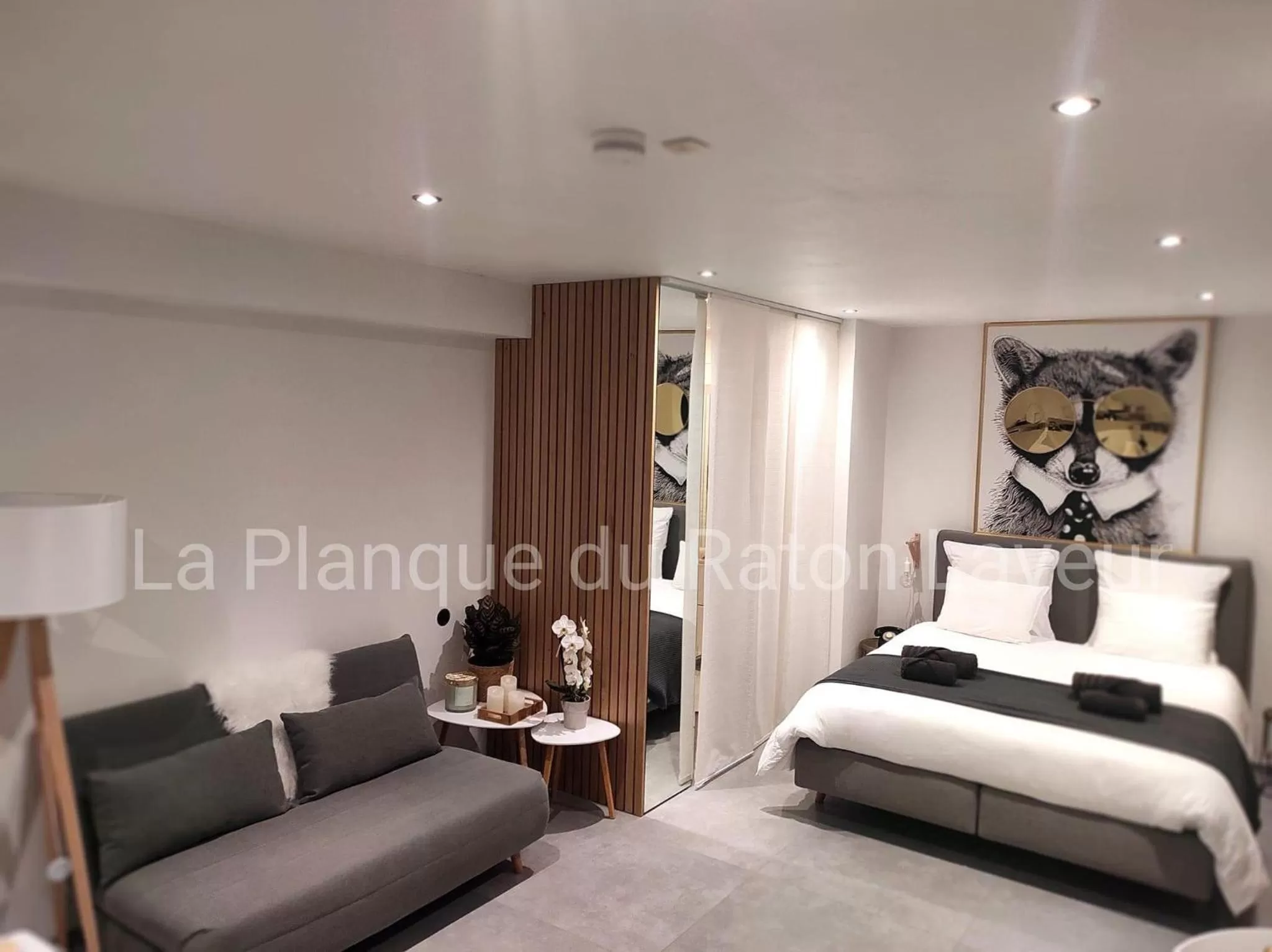 Bedroom, Bed in La planque du raton laveur