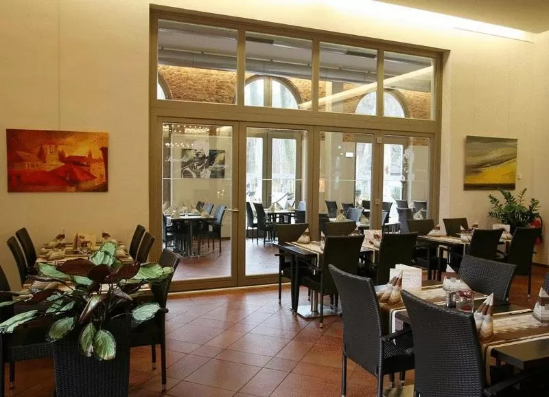 Restaurant/places to eat in Waldhotel