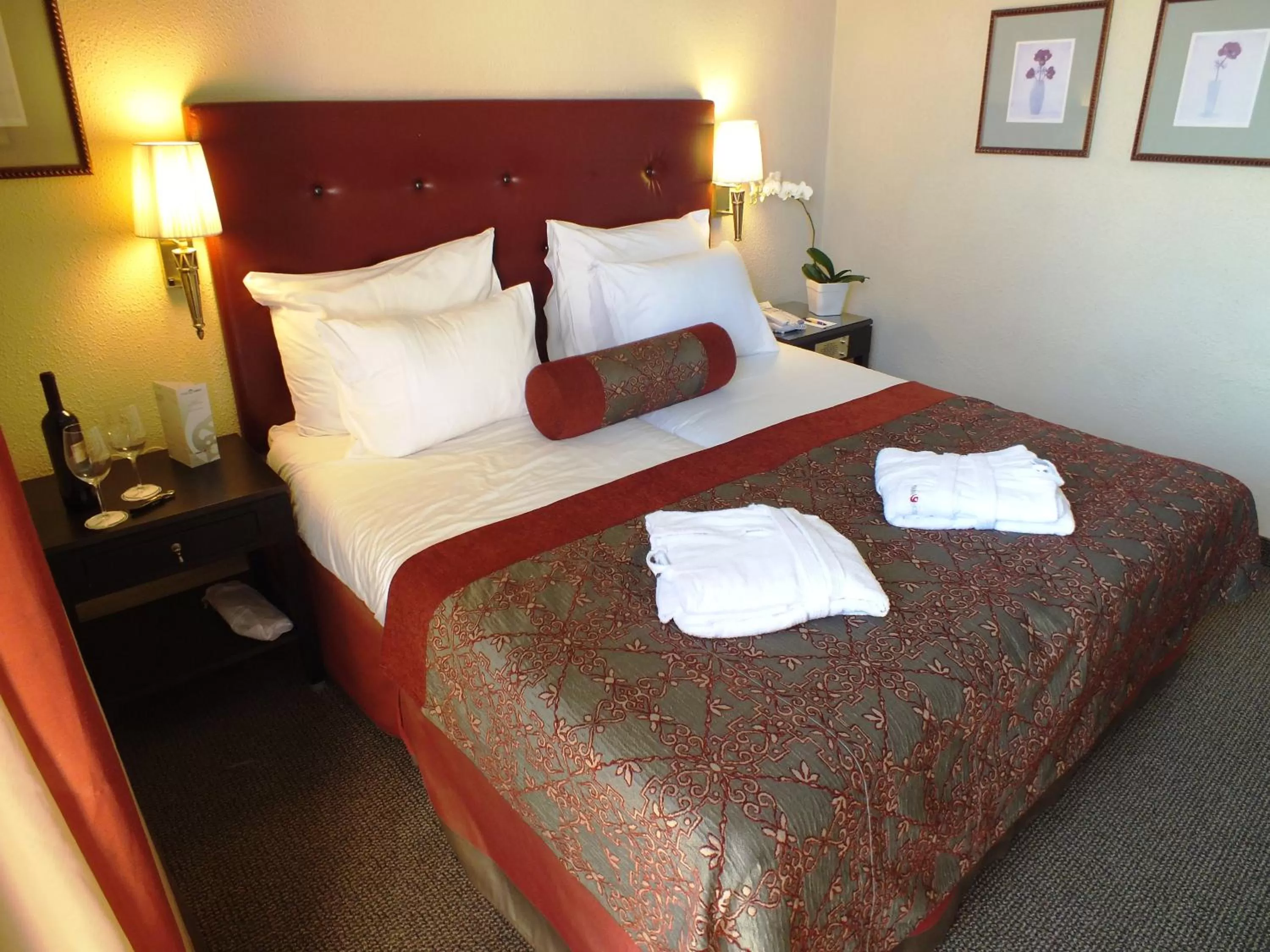 Bed in Prima Kings Hotel