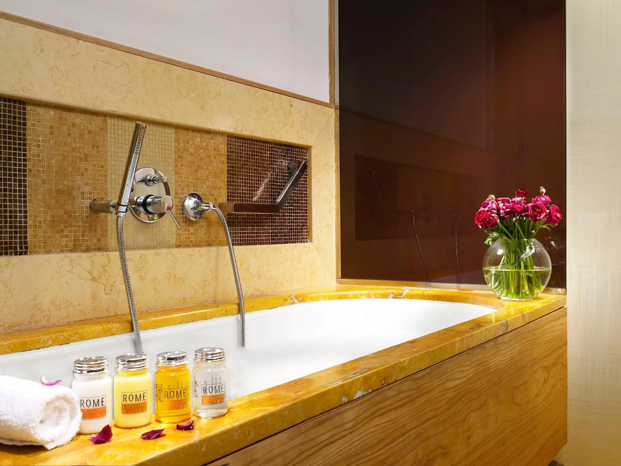 Bathroom in Mario De' Fiori 37