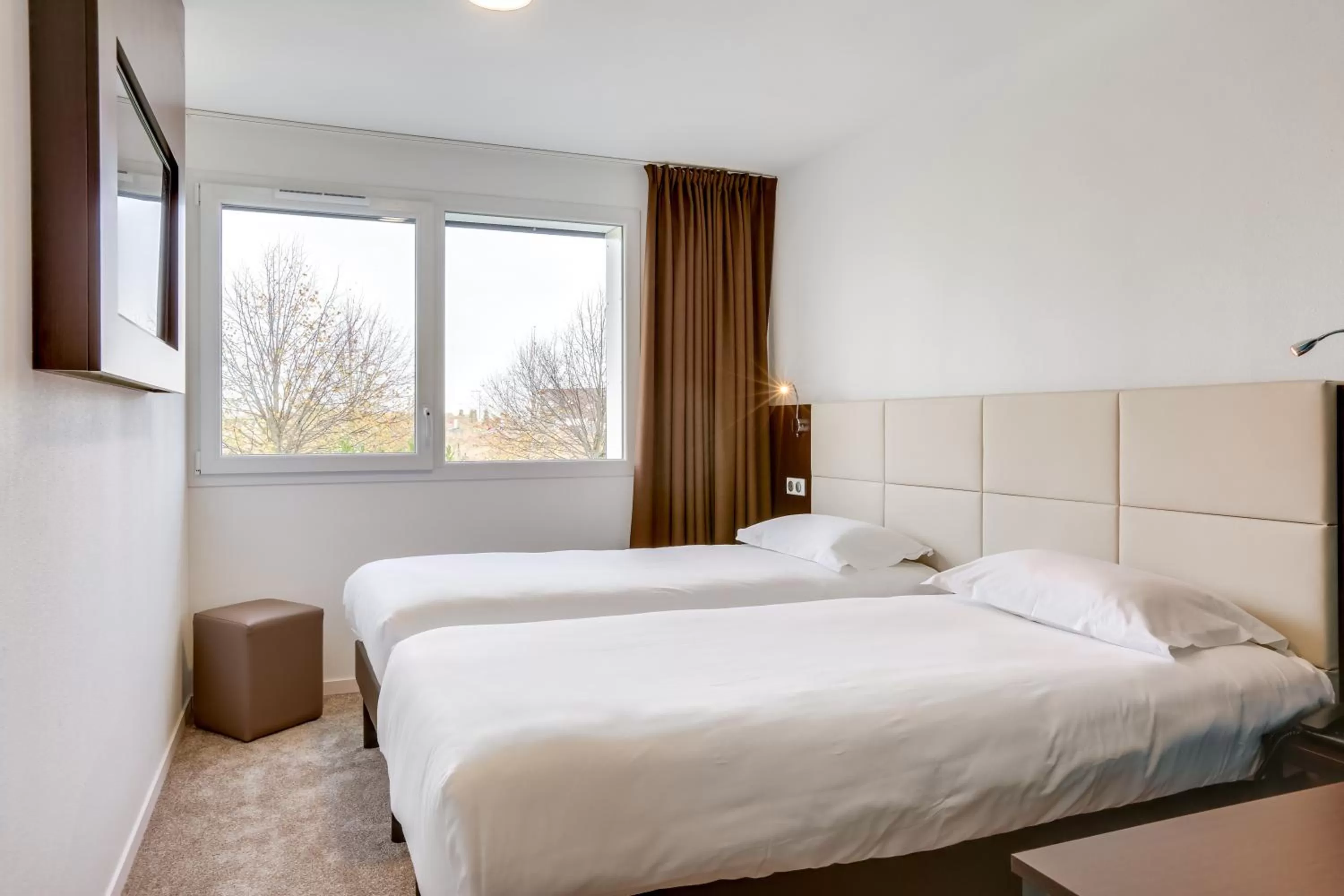 Bedroom, Bed in The Originals City, Hôtel Caen Mémorial