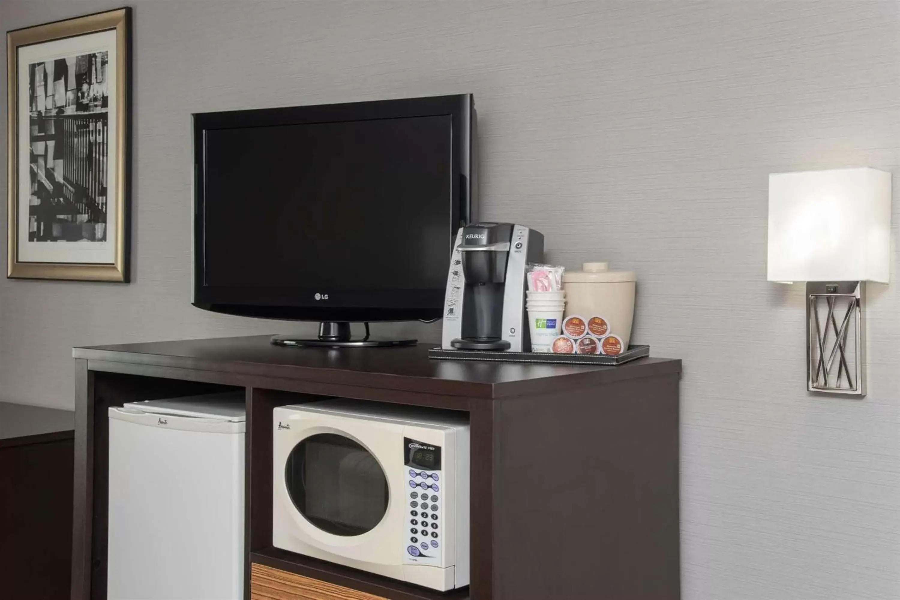 Photo of the whole room, TV/Entertainment Center in Holiday Inn Express & Suites Danville, an IHG Hotel