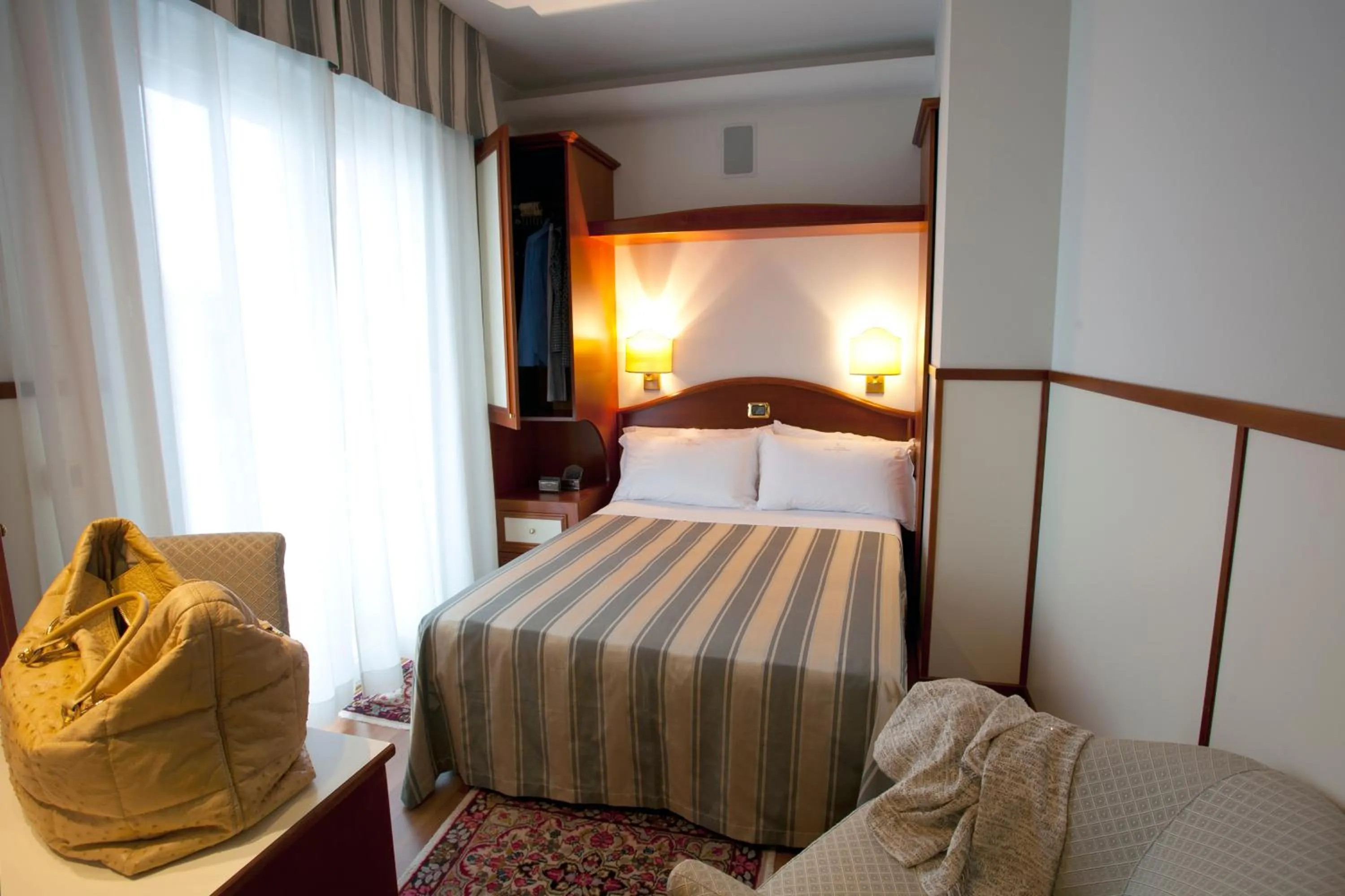 Bed in Hotels Vidi Miramare & Delfino