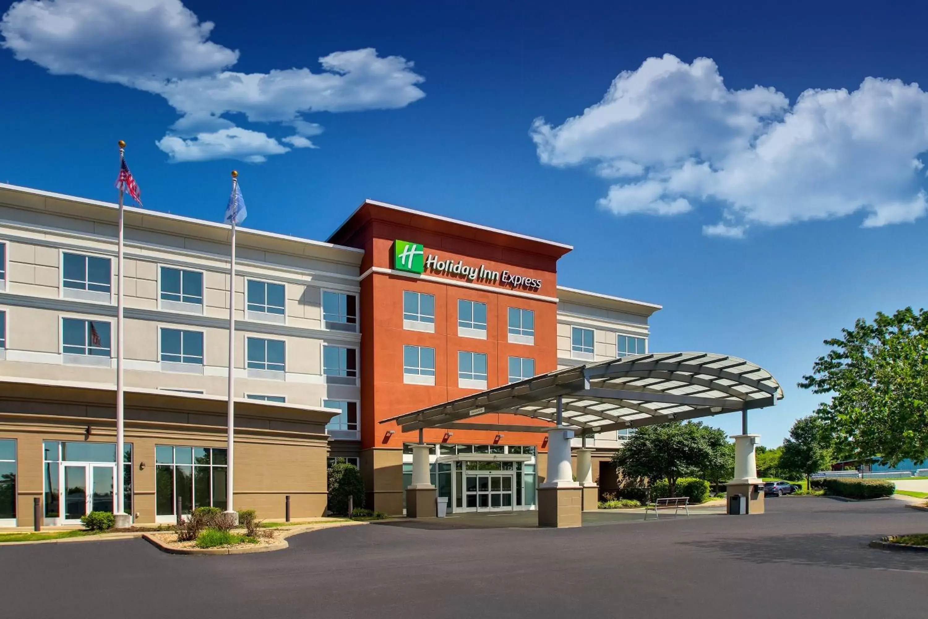 Property building in Holiday Inn Express Georgetown, an IHG Hotel