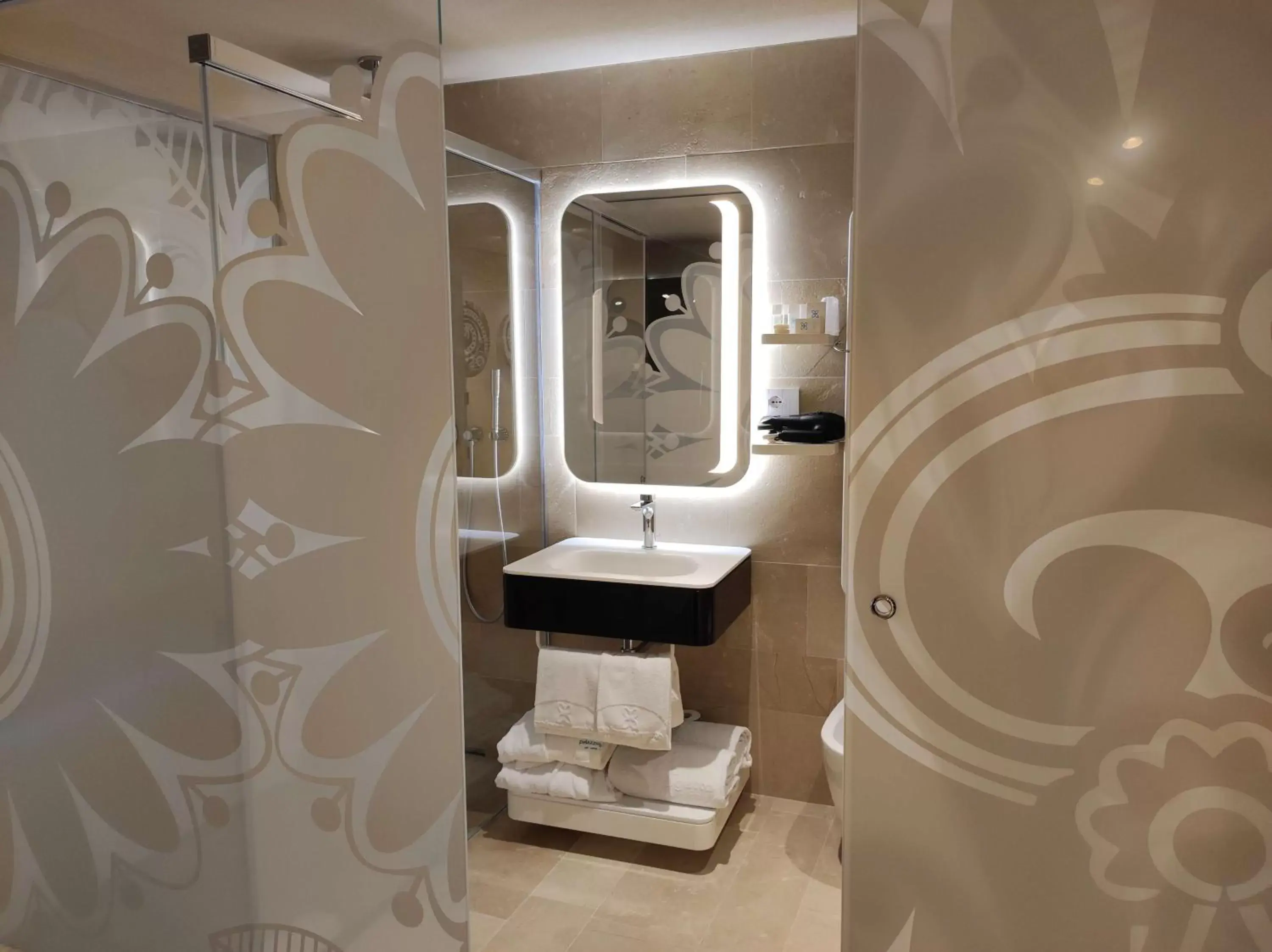 Bathroom in Palazzo Gatto Art Hotel & SPA - BW Premier Collection