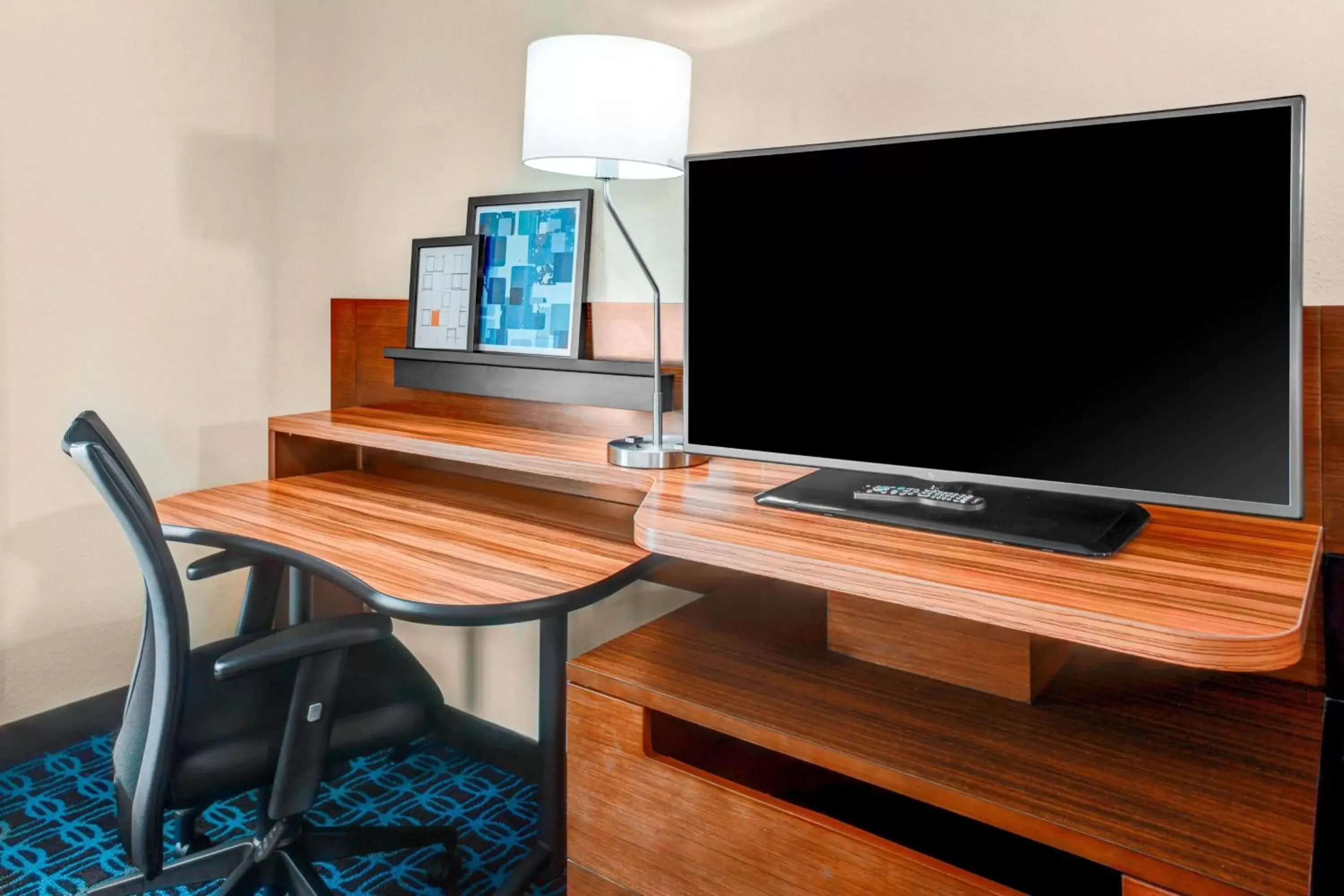 King Room in Fairfield Inn & Suites by Marriott Cape Cod Hyannis King Room in Fairfield Inn & Suites by Marriott Cape Cod Hyannis