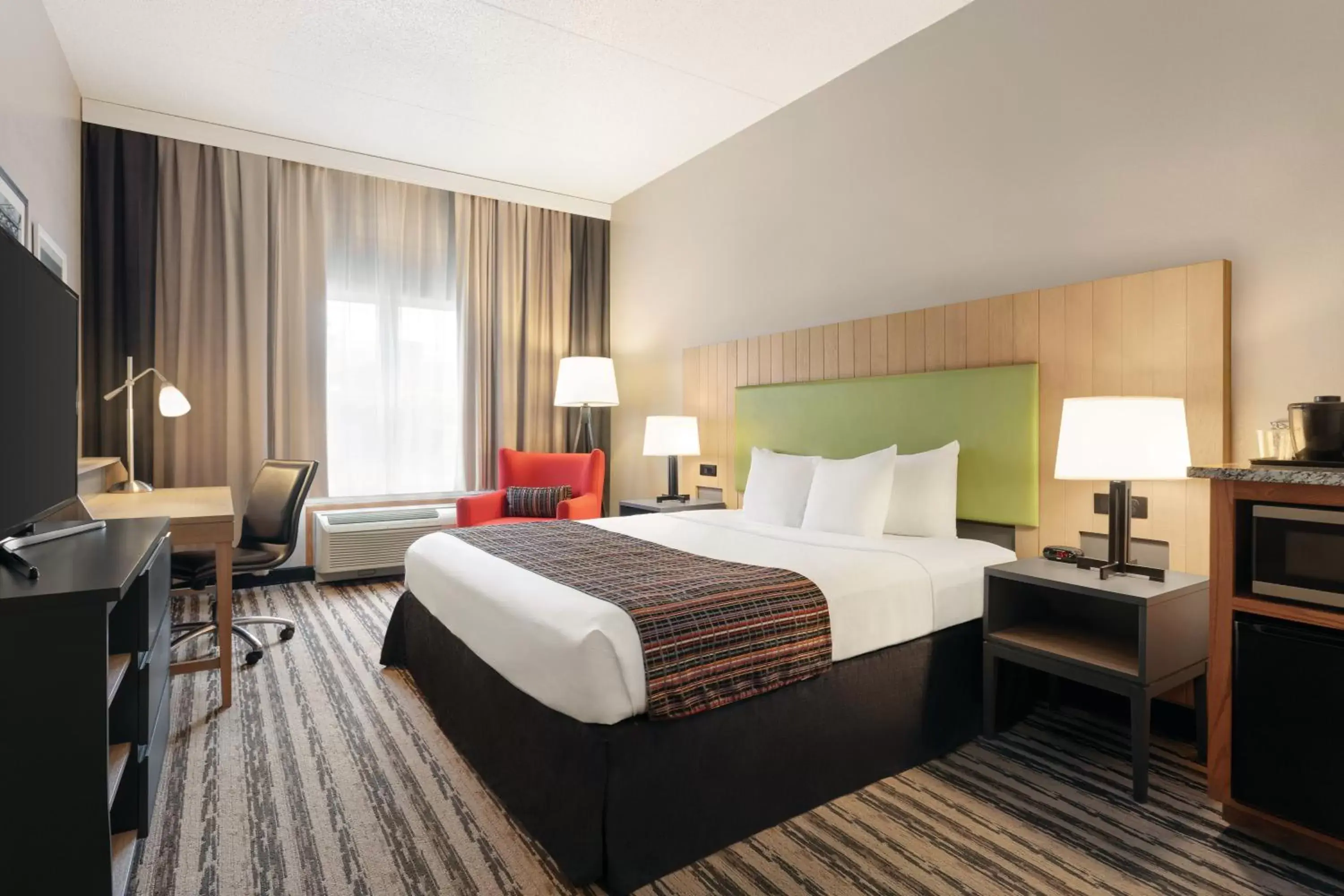 Bed in Country Inn & Suites by Radisson, Nashville Airport East, TN