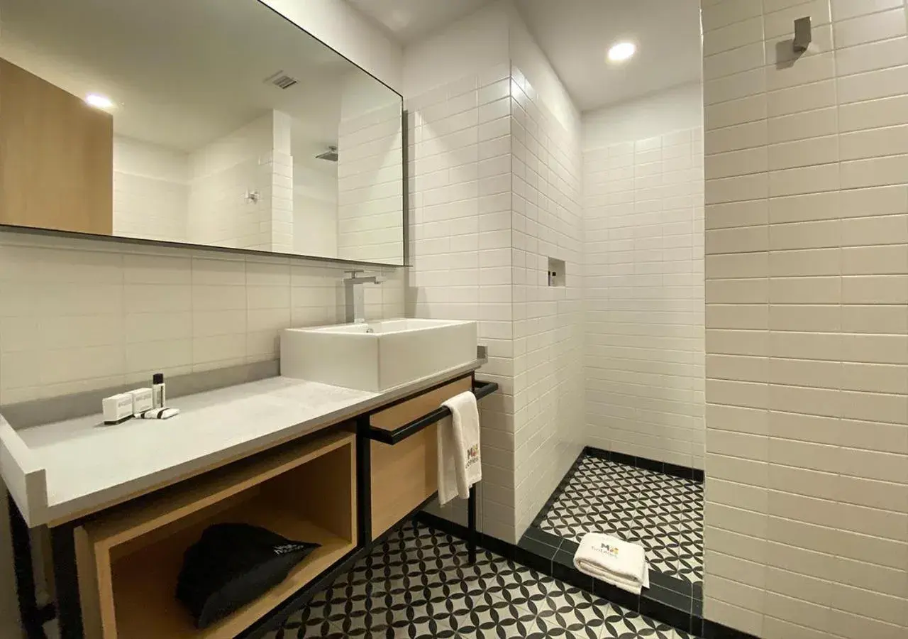 Shower, Bathroom in Hotel MX San Miguel de Allende