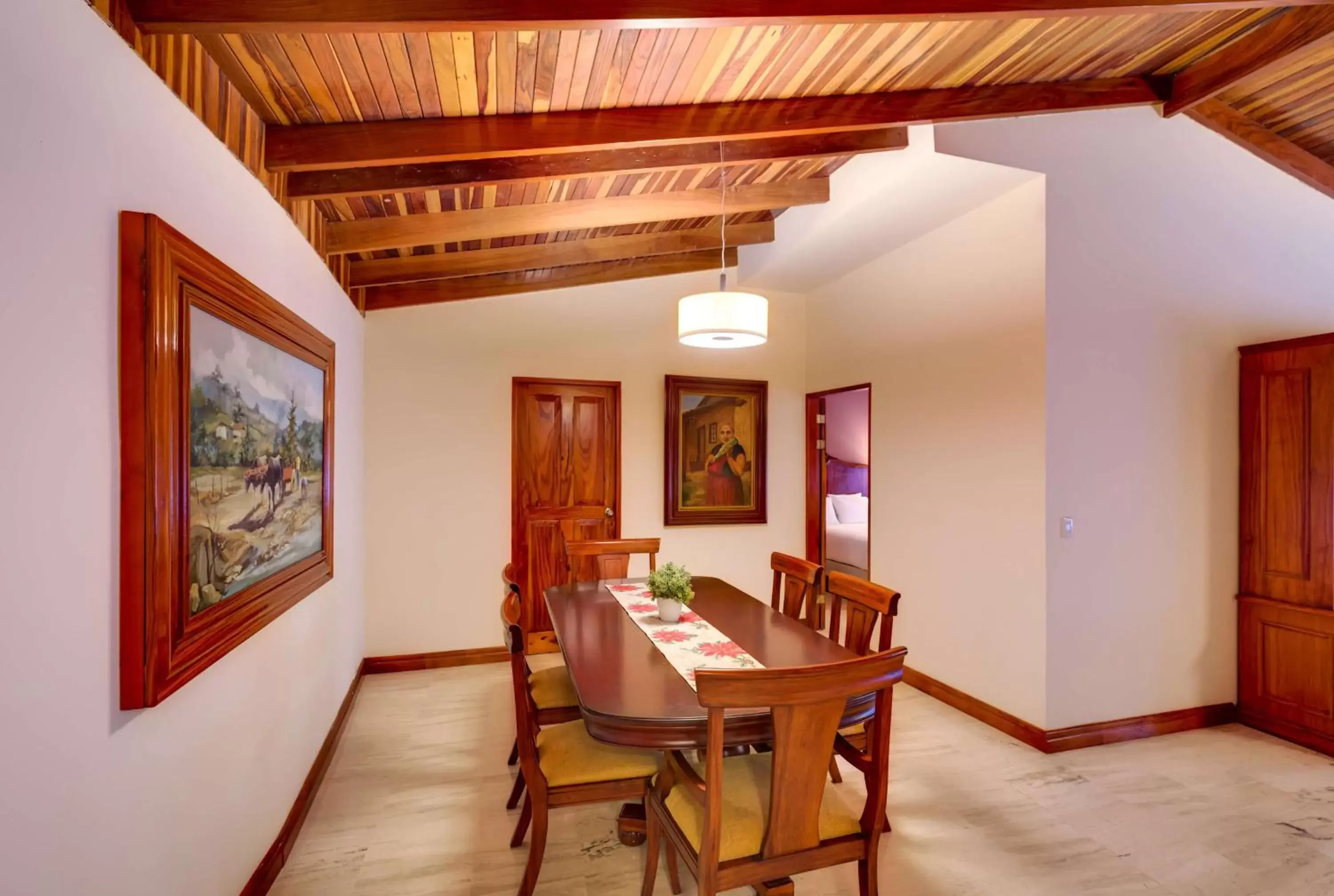 Living room, Dining Area in Hilton Cariari DoubleTree San Jose - Costa Rica