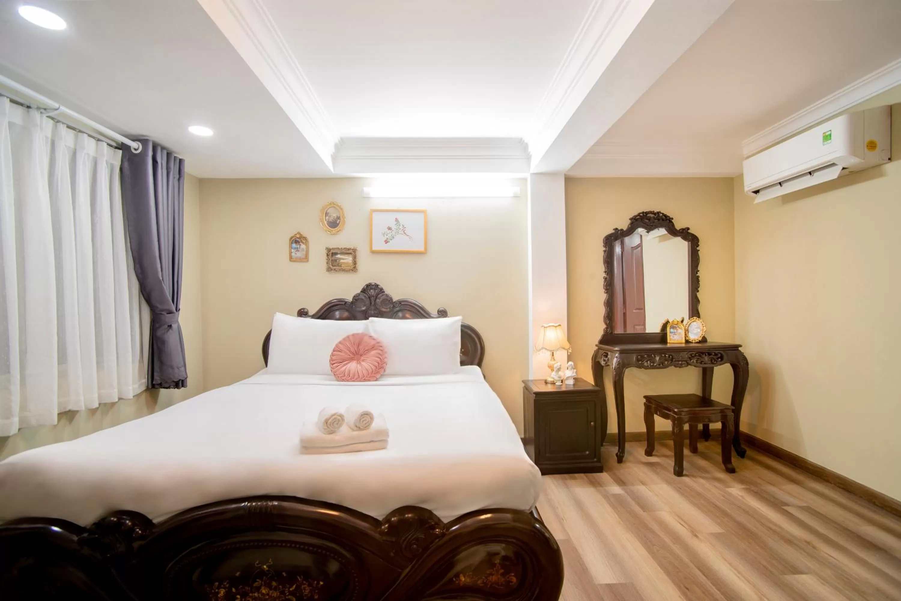 Bed in SAZI BEN THANH Hotel HCM