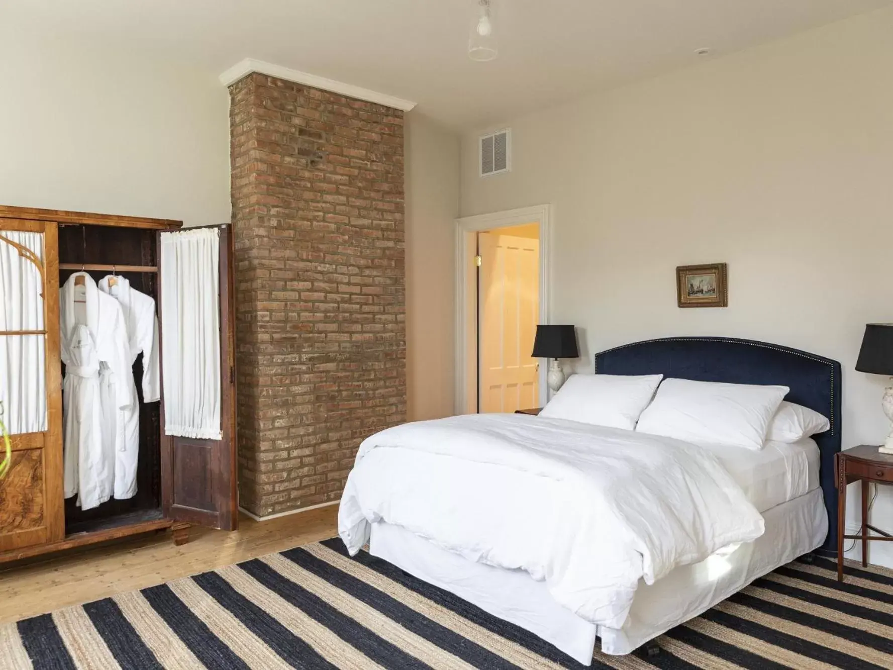 Bedroom, Bed in Stewart House Hotel