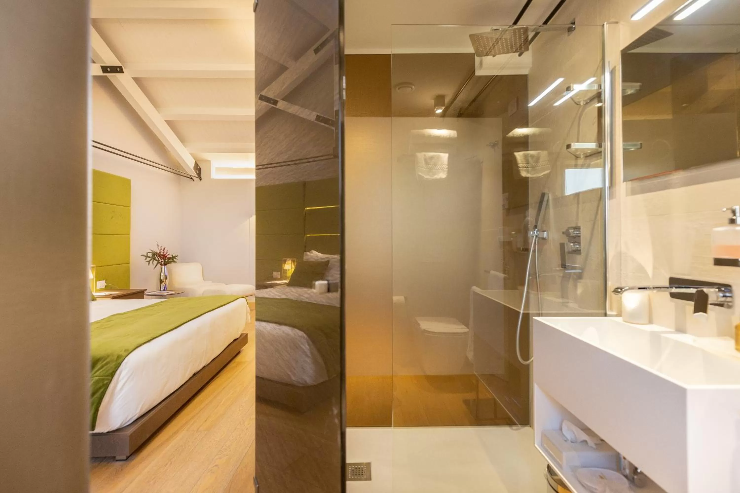 Shower, Bed in Palazzo Marletta Luxury House Hotel