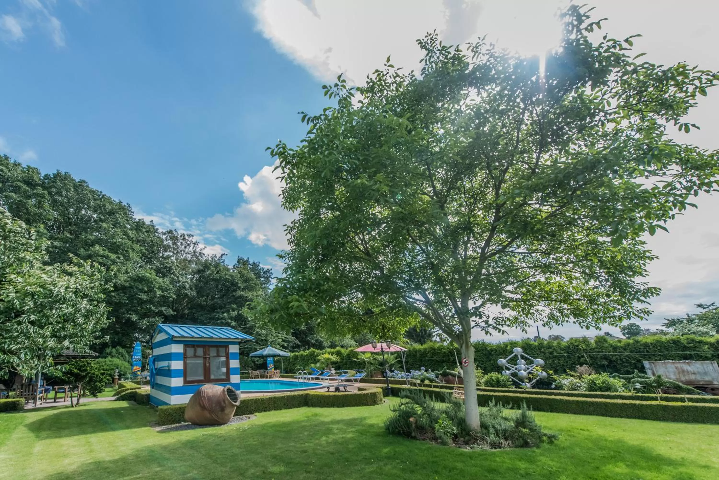 Garden in B&B Casa Roman & Vakantiewoning voor 1 pers tot max 32 personen