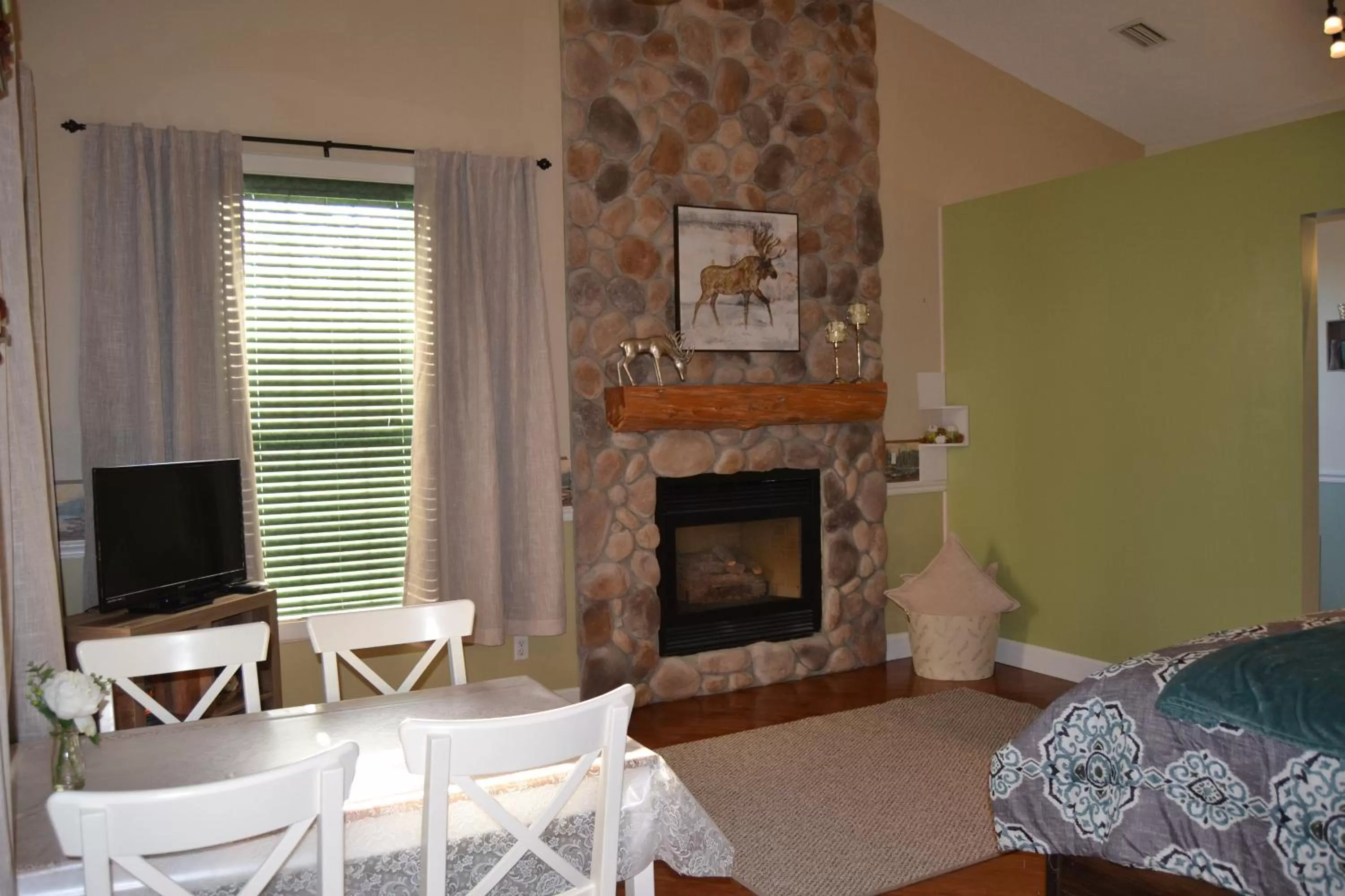 TV/Entertainment Center in Rock Pointe Ranch