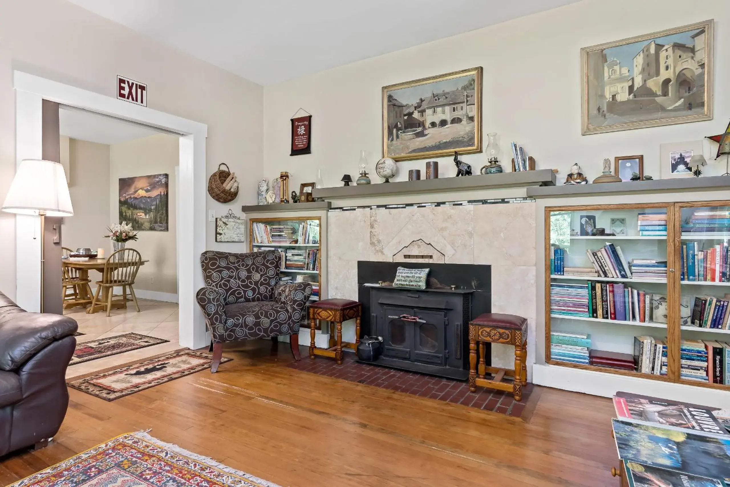 Living room in Mountain Meadows Inn