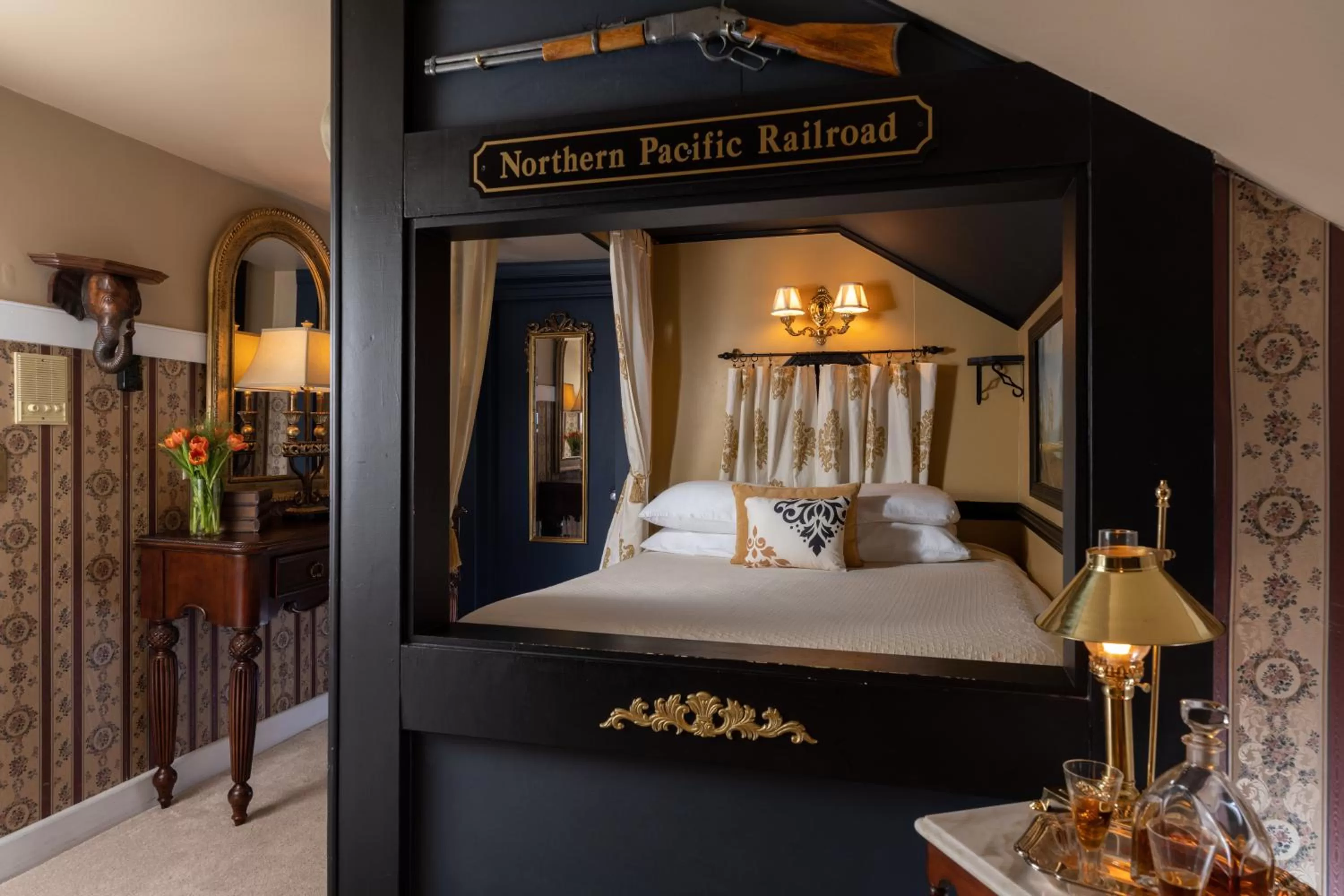 Bed in A Williamsburg White House Inn