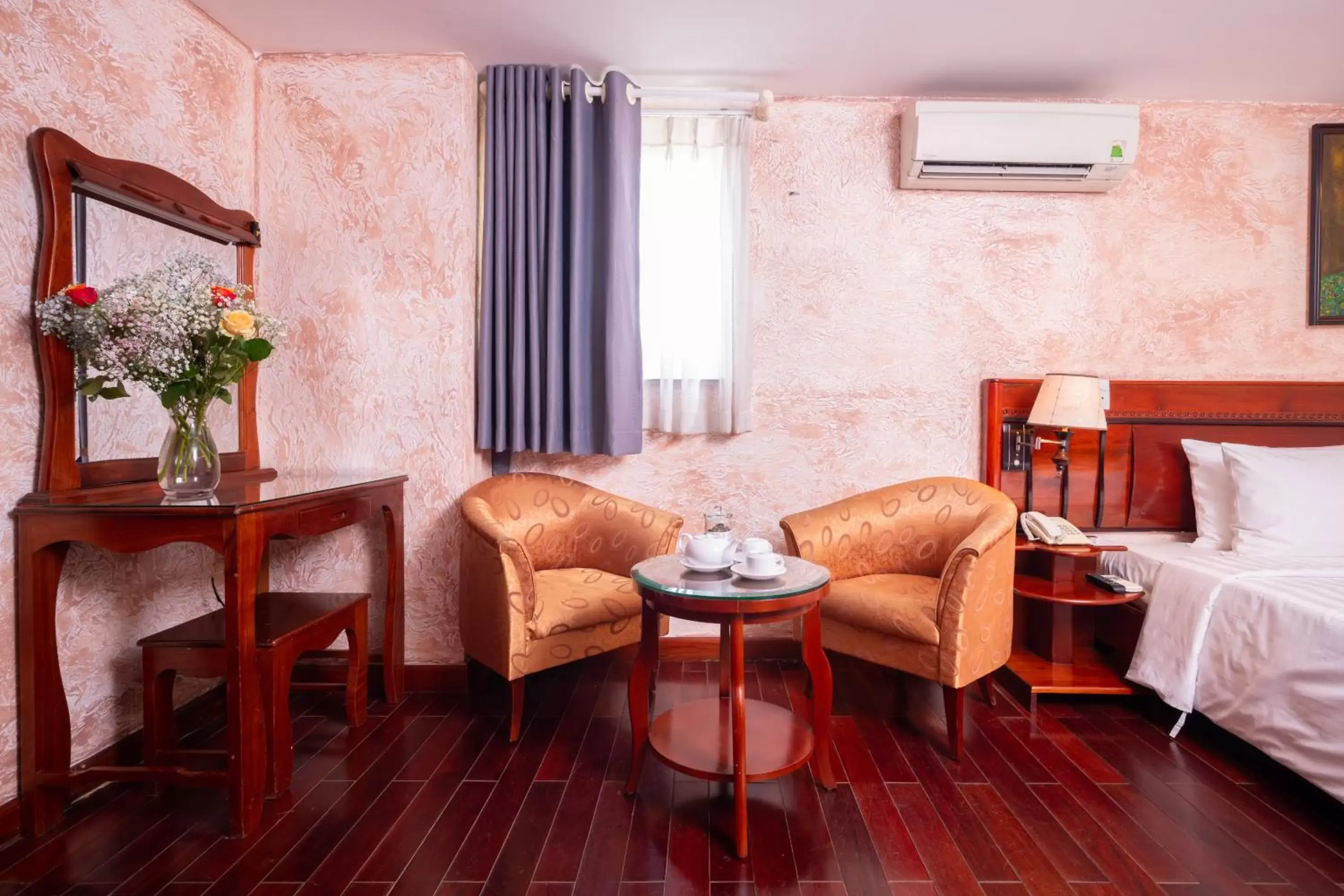 Coffee/tea facilities, Seating Area in Duc Vuong Saigon Hotel - Bui Vien