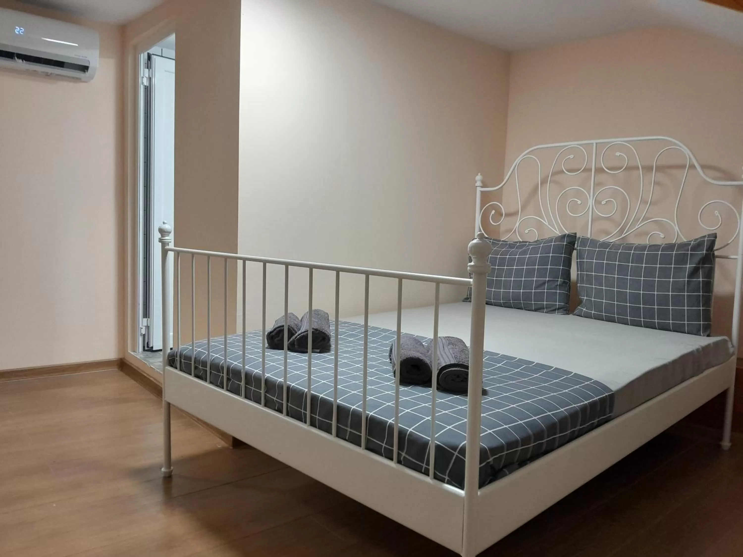 Bed in HANCHO SevenUps - KAPANA Plovdiv Center